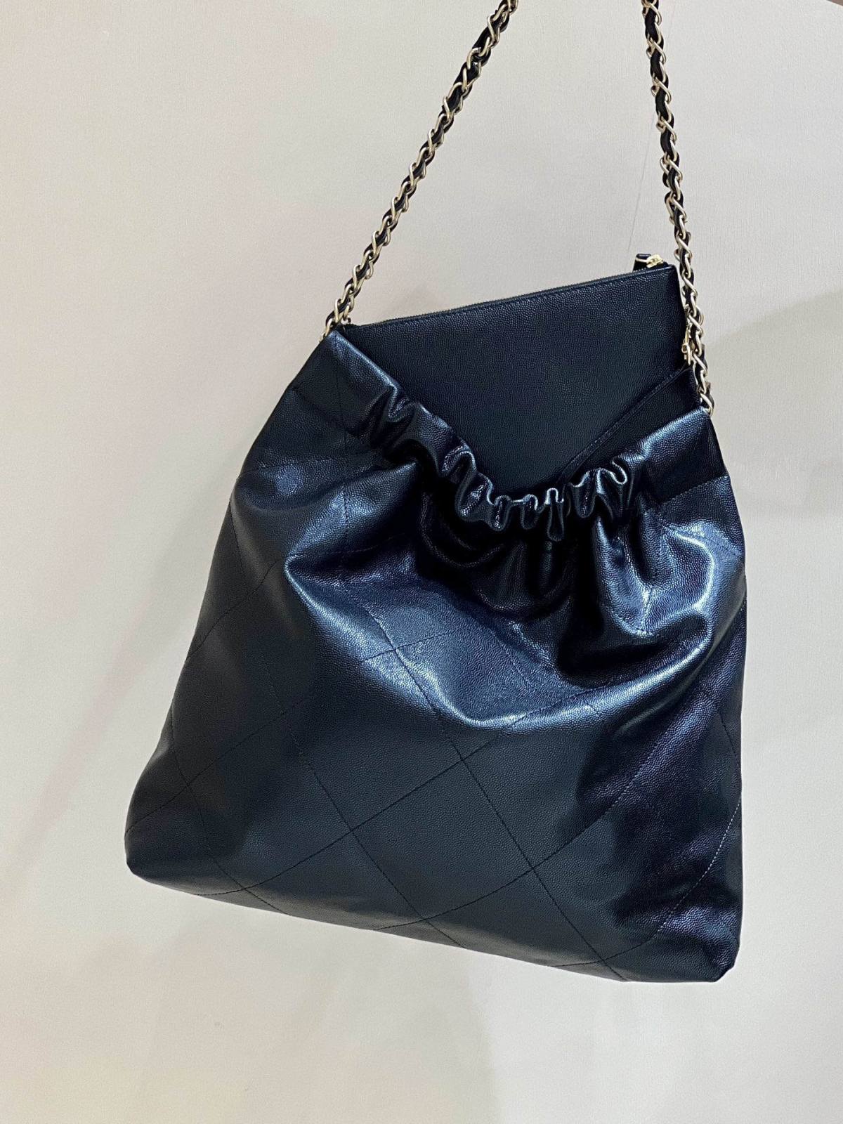 Ellebag’s Exquisite Replica: The Black Caviar Leather Chanel 22 Medium Handbag with Gold Hardware(2024 Dec Updated)-Best Quality Replica designer Bag factory in China