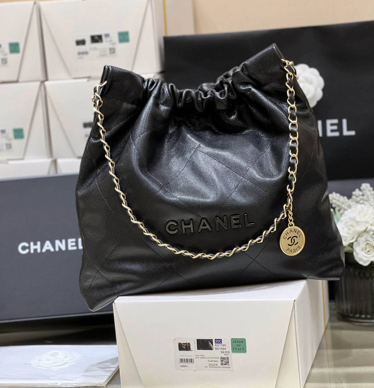 Ellebag’s Exquisite Replica: The Black Caviar Leather Chanel 22 Medium Handbag with Gold Hardware(2024 Dec Updated)-Best Quality Replica designer Bag factory in China