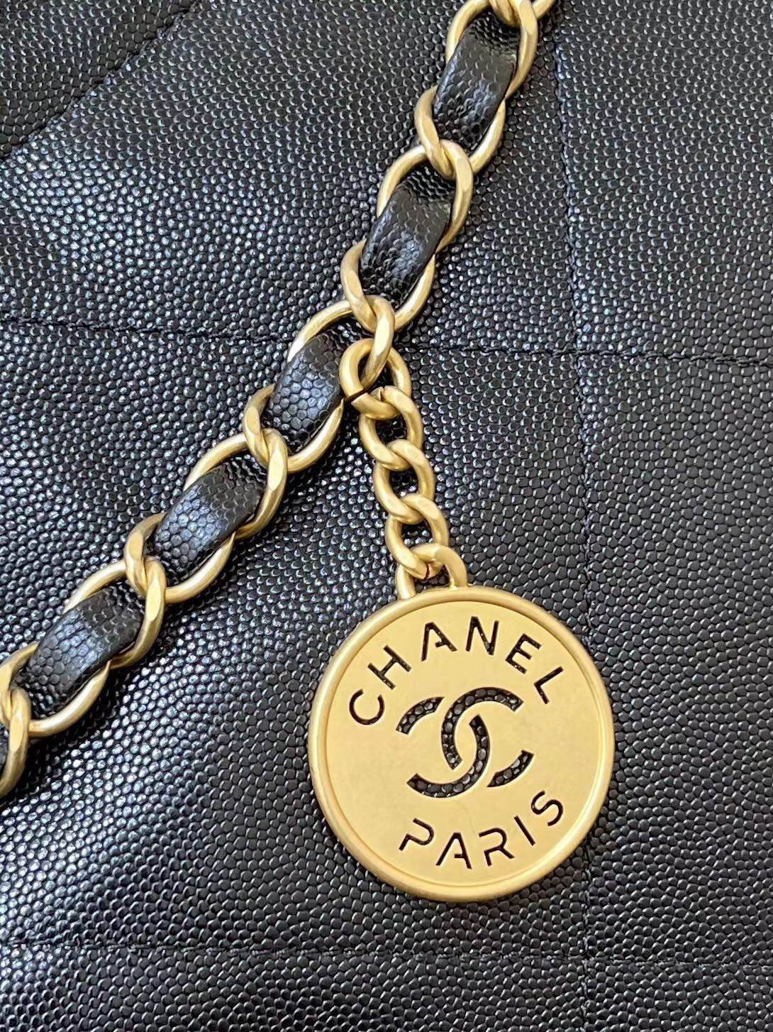 Ellebag’s Exquisite Replica: The Black Caviar Leather Chanel 22 Medium Handbag with Gold Hardware(2024 Dec Updated)-Best Quality Replica designer Bag factory in China