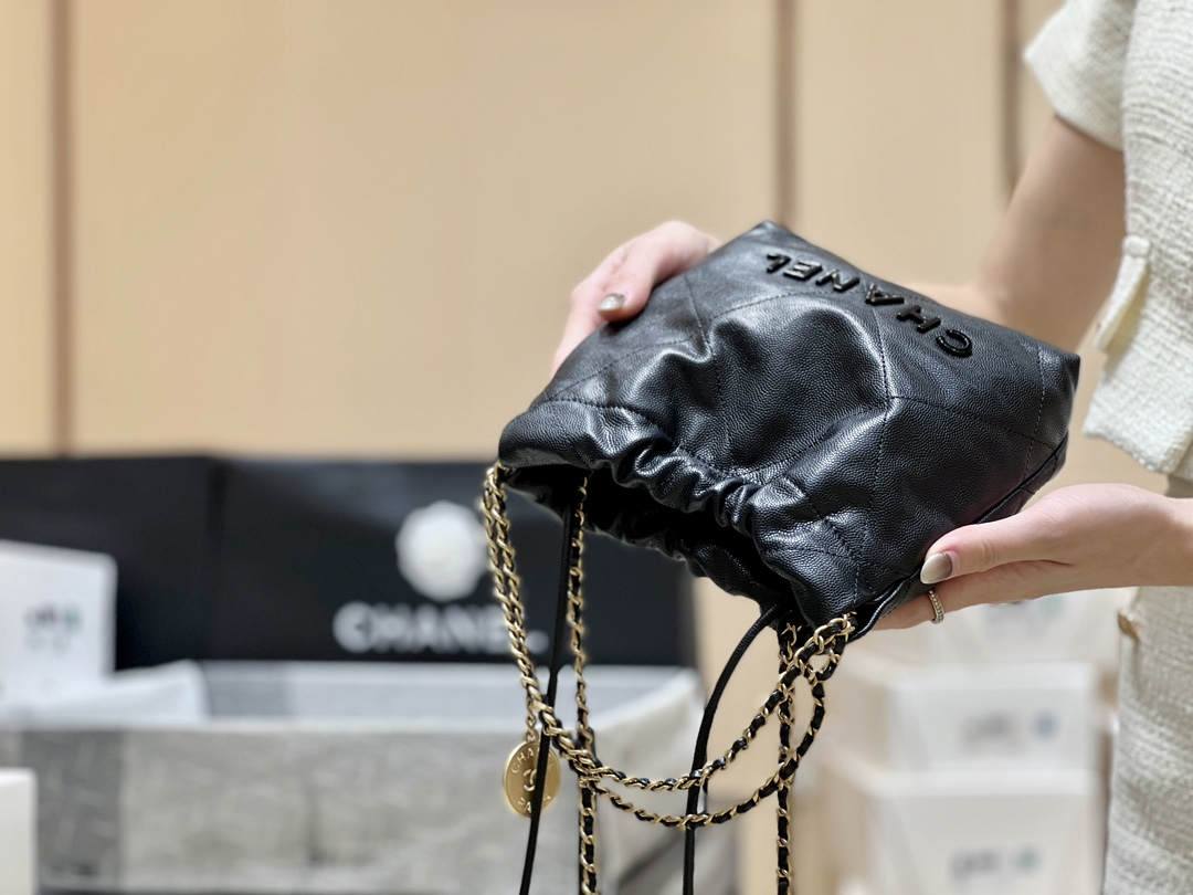 Ellebag’s Exquisite Replica: The Black Caviar Leather Chanel 22 Mini Handbag with Gold Hardware(2024 Dec Updated)-ร้านค้าออนไลน์กระเป๋า Louis Vuitton ปลอมคุณภาพดีที่สุด, กระเป๋าออกแบบจำลอง ru