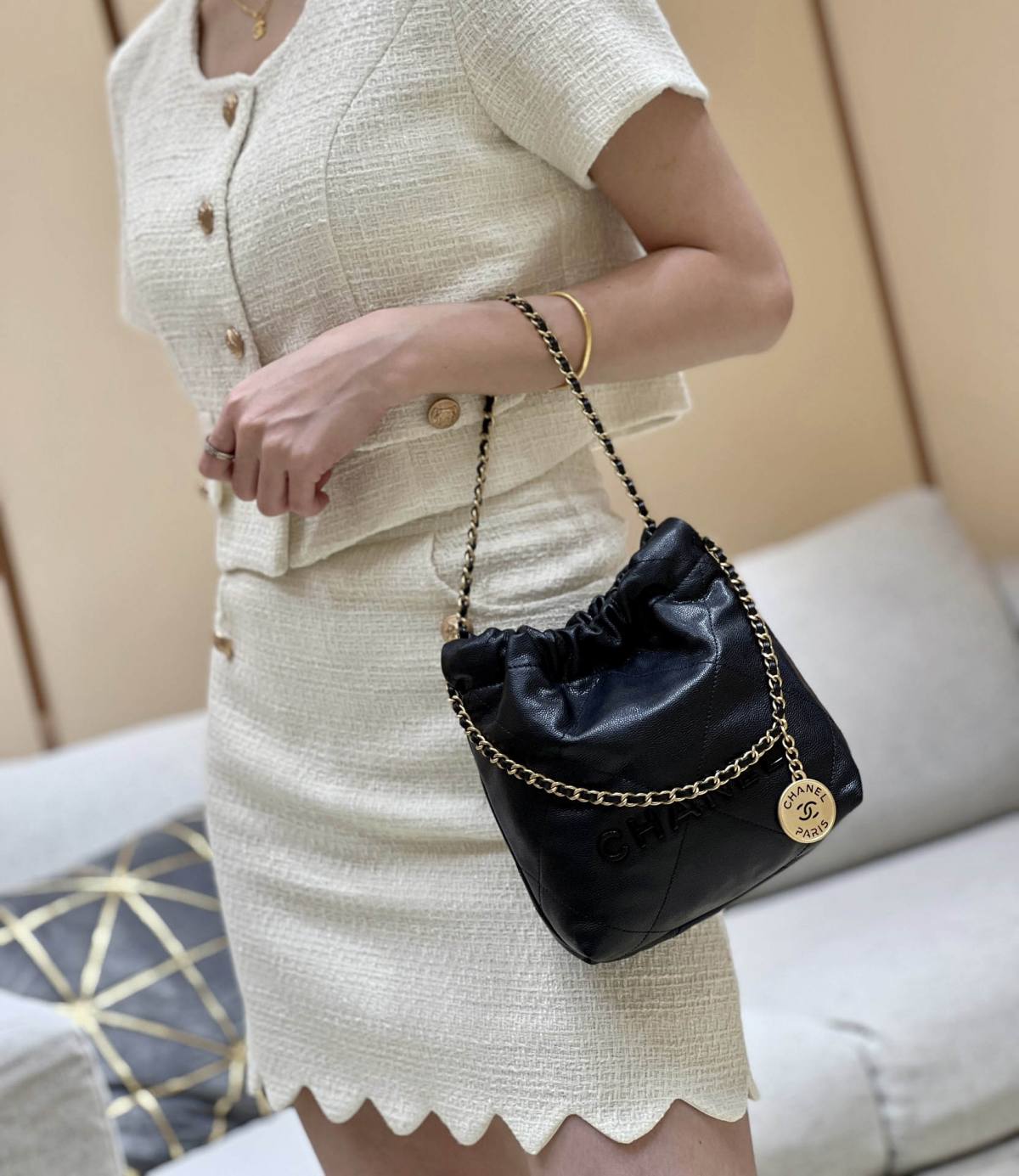 Ellebag’s Exquisite Replica: The Black Caviar Leather Chanel 22 Mini Handbag with Gold Hardware(2024 Dec Updated)-ร้านค้าออนไลน์กระเป๋า Louis Vuitton ปลอมคุณภาพดีที่สุด, กระเป๋าออกแบบจำลอง ru