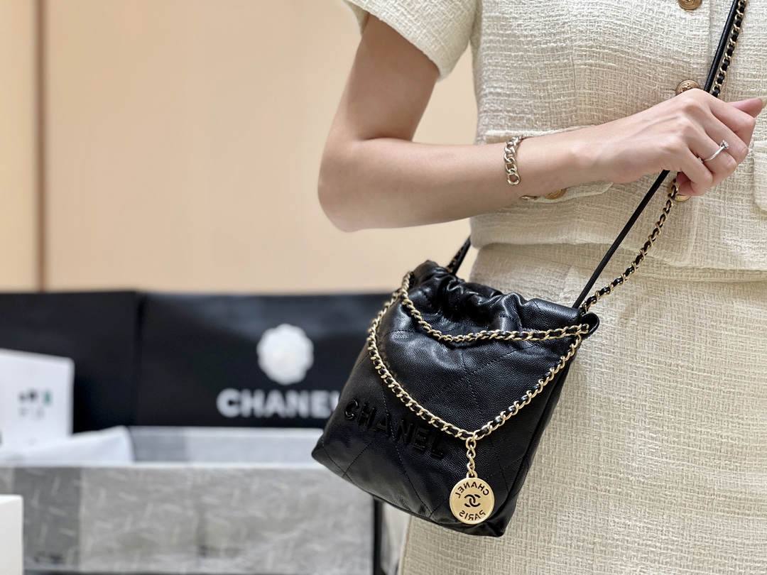 Ellebag’s Exquisite Replica: The Black Caviar Leather Chanel 22 Mini Handbag with Gold Hardware(2024 Dec Updated)-ร้านค้าออนไลน์กระเป๋า Louis Vuitton ปลอมคุณภาพดีที่สุด, กระเป๋าออกแบบจำลอง ru