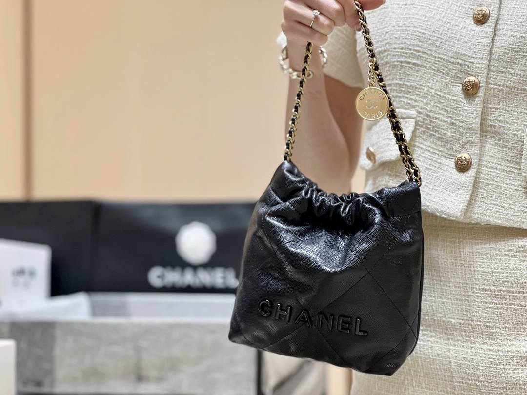 Ellebag’s Exquisite Replica: The Black Caviar Leather Chanel 22 Mini Handbag with Gold Hardware(2024 Dec Updated)-ร้านค้าออนไลน์กระเป๋า Louis Vuitton ปลอมคุณภาพดีที่สุด, กระเป๋าออกแบบจำลอง ru