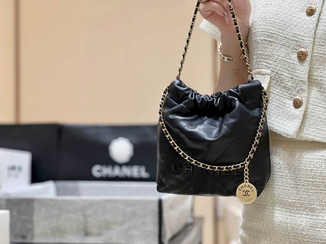 Ellebag’s Exquisite Replica: The Black Caviar Leather Chanel 22 Mini Handbag with Gold Hardware(2024 Dec Updated)-ร้านค้าออนไลน์กระเป๋า Louis Vuitton ปลอมคุณภาพดีที่สุด, กระเป๋าออกแบบจำลอง ru