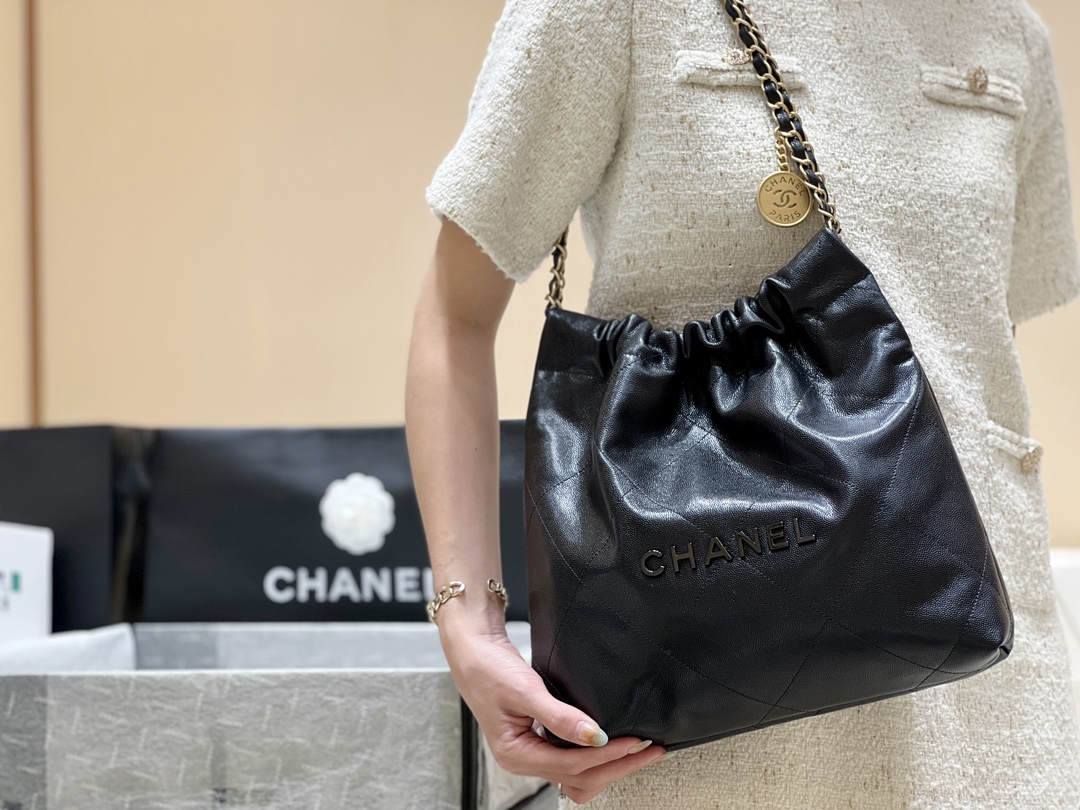 Ellebag’s Exquisite Replica: The Black Caviar Leather Chanel 22 Small Handbag with Gold Hardware(2024 Dec Updated)-ร้านค้าออนไลน์กระเป๋า Louis Vuitton ปลอมคุณภาพดีที่สุด, กระเป๋าออกแบบจำลอง ru