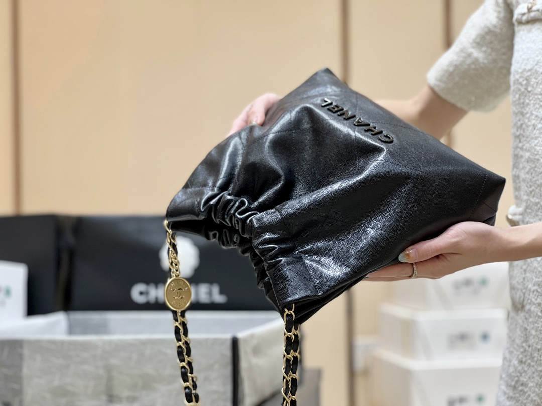 Ellebag’s Exquisite Replica: The Black Caviar Leather Chanel 22 Small Handbag with Gold Hardware(2024 Dec Updated)-ร้านค้าออนไลน์กระเป๋า Louis Vuitton ปลอมคุณภาพดีที่สุด, กระเป๋าออกแบบจำลอง ru