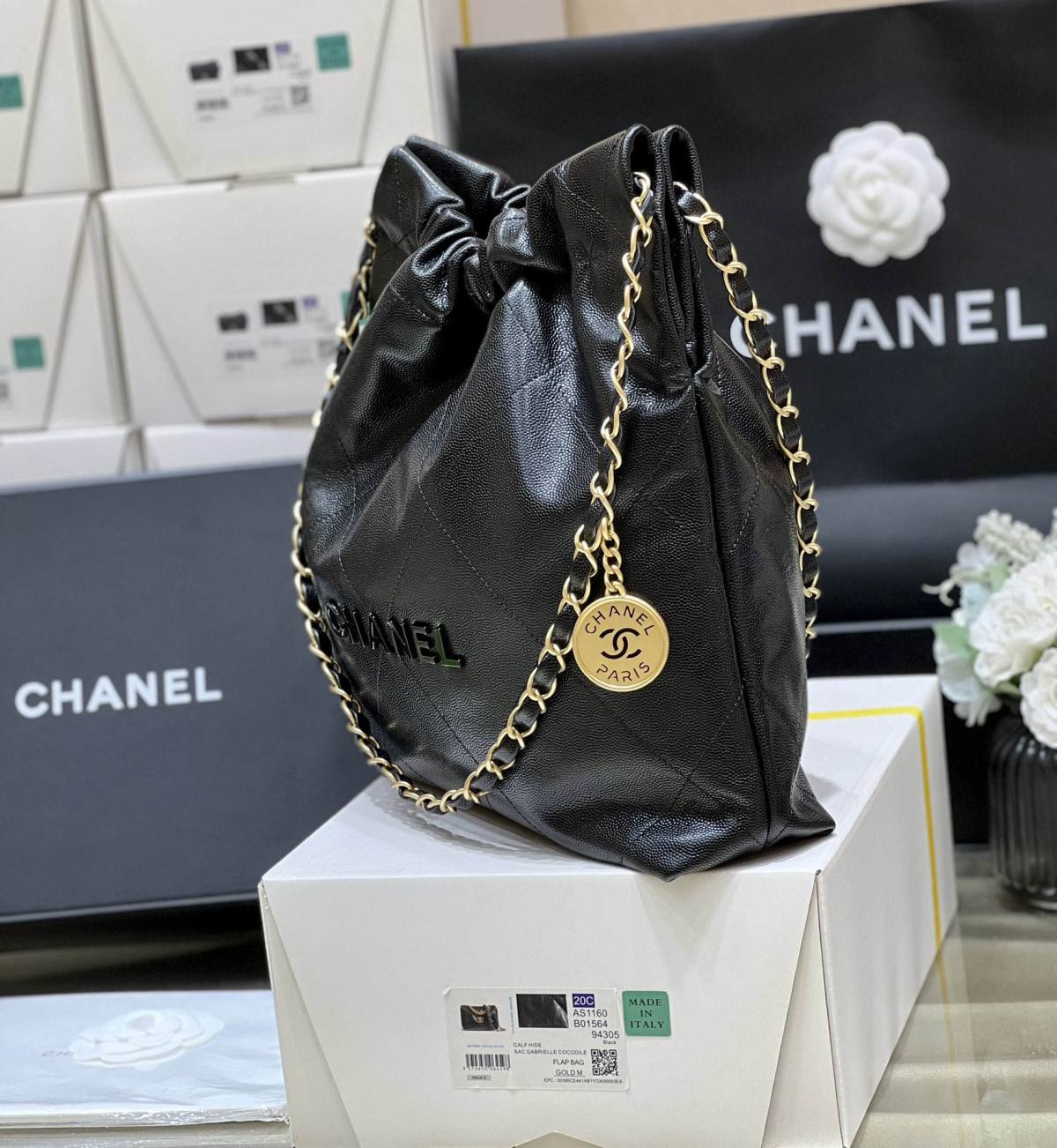 Ellebag’s Exquisite Replica: The Black Caviar Leather Chanel 22 Small Handbag with Gold Hardware(2024 Dec Updated)-ร้านค้าออนไลน์กระเป๋า Louis Vuitton ปลอมคุณภาพดีที่สุด, กระเป๋าออกแบบจำลอง ru