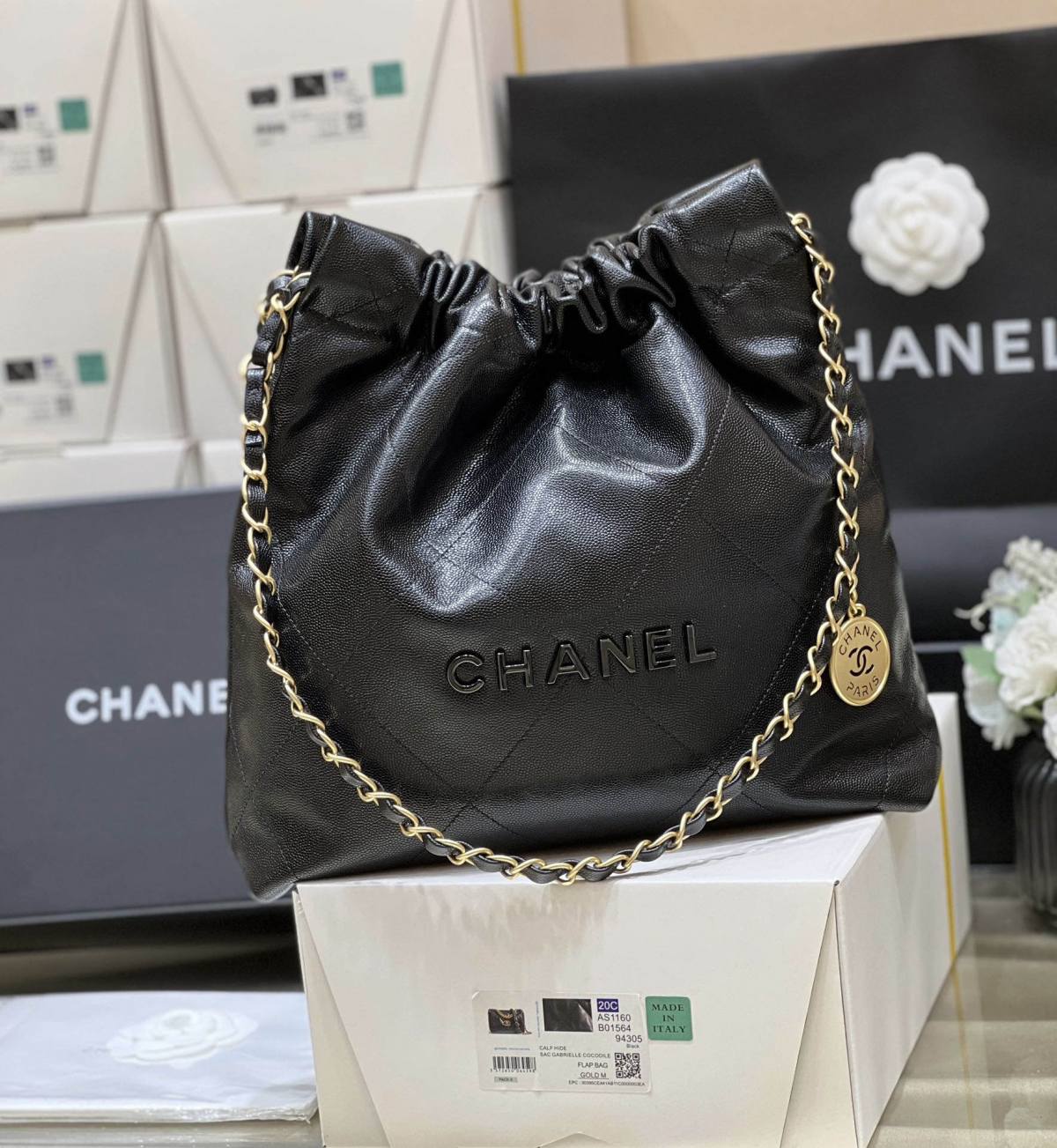 Ellebag’s Exquisite Replica: The Black Caviar Leather Chanel 22 Small Handbag with Gold Hardware(2024 Dec Updated)-ร้านค้าออนไลน์กระเป๋า Louis Vuitton ปลอมคุณภาพดีที่สุด, กระเป๋าออกแบบจำลอง ru