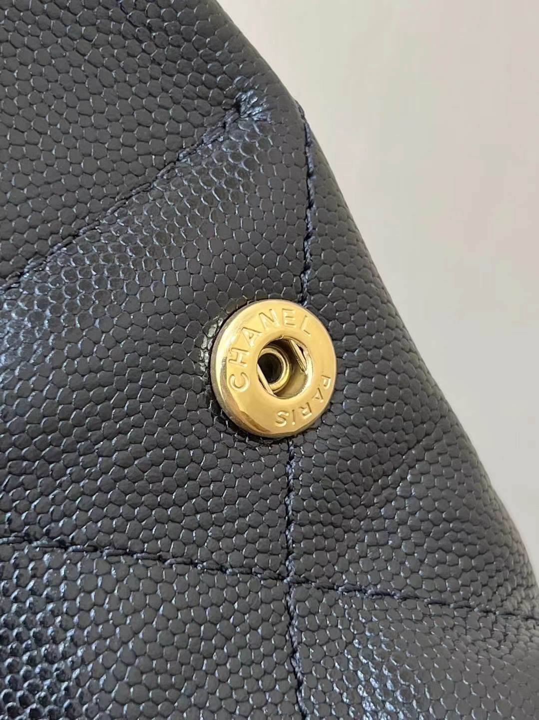 Ellebag’s Exquisite Replica: The Black Caviar Leather Chanel 22 Small Handbag with Gold Hardware(2024 Dec Updated)-ร้านค้าออนไลน์กระเป๋า Louis Vuitton ปลอมคุณภาพดีที่สุด, กระเป๋าออกแบบจำลอง ru