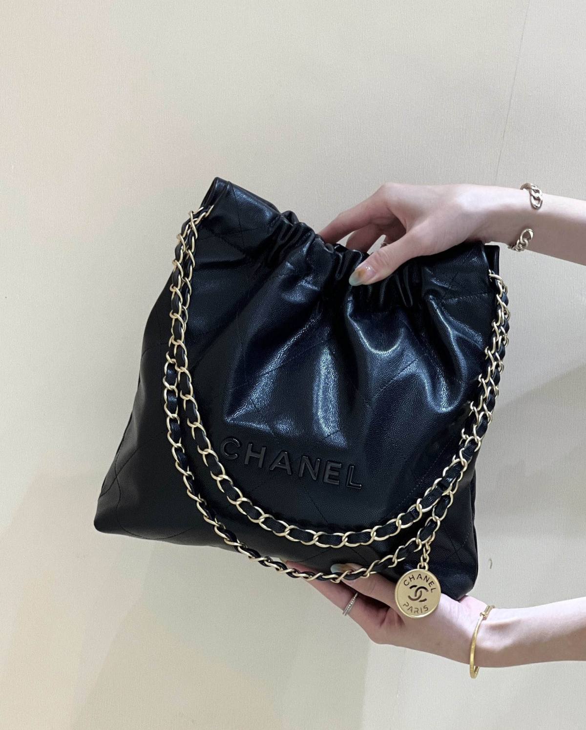 Ellebag’s Exquisite Replica: The Black Caviar Leather Chanel 22 Small Handbag with Gold Hardware(2024 Dec Updated)-ร้านค้าออนไลน์กระเป๋า Louis Vuitton ปลอมคุณภาพดีที่สุด, กระเป๋าออกแบบจำลอง ru