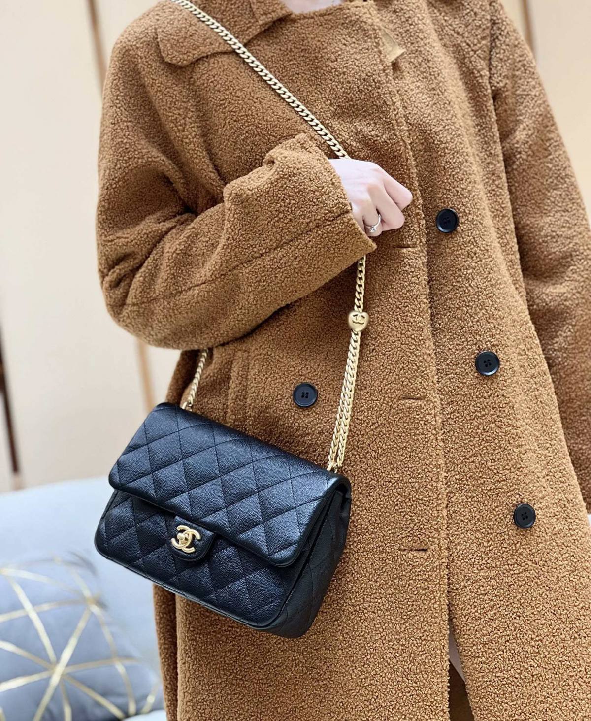 Ellebag’s Exquisite Replica: The Black Caviar Leather Chanel 23P AS3921 with Heart Clasp(2024 Dec Updated)-Best Quality Replica designer Bag factory in China