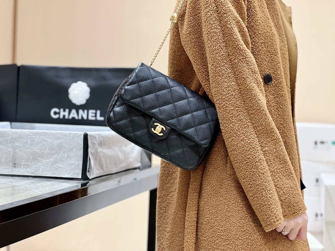 Ellebag’s Exquisite Replica: The Black Caviar Leather Chanel 23P AS3921 with Heart Clasp(2024 Dec Updated)-Best Quality Replica designer Bag factory in China