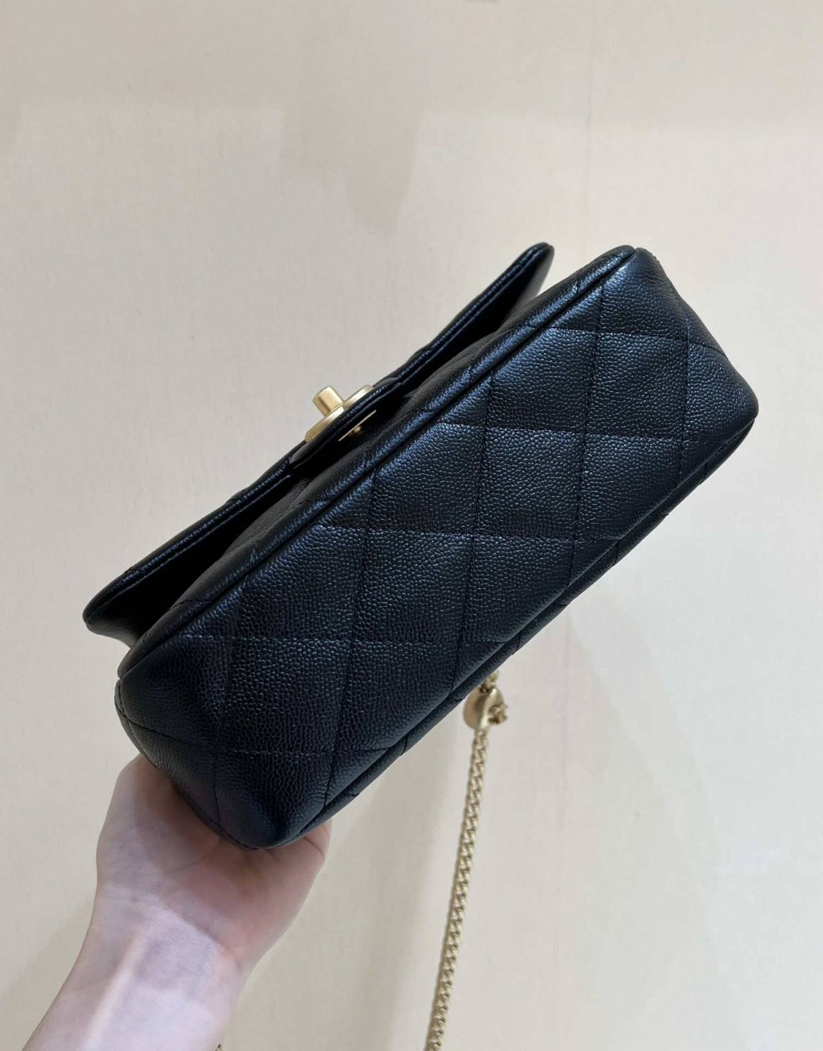 Ellebag’s Exquisite Replica: The Black Caviar Leather Chanel 23P AS3921 with Heart Clasp(2024 Dec Updated)-Best Quality Replica designer Bag factory in China