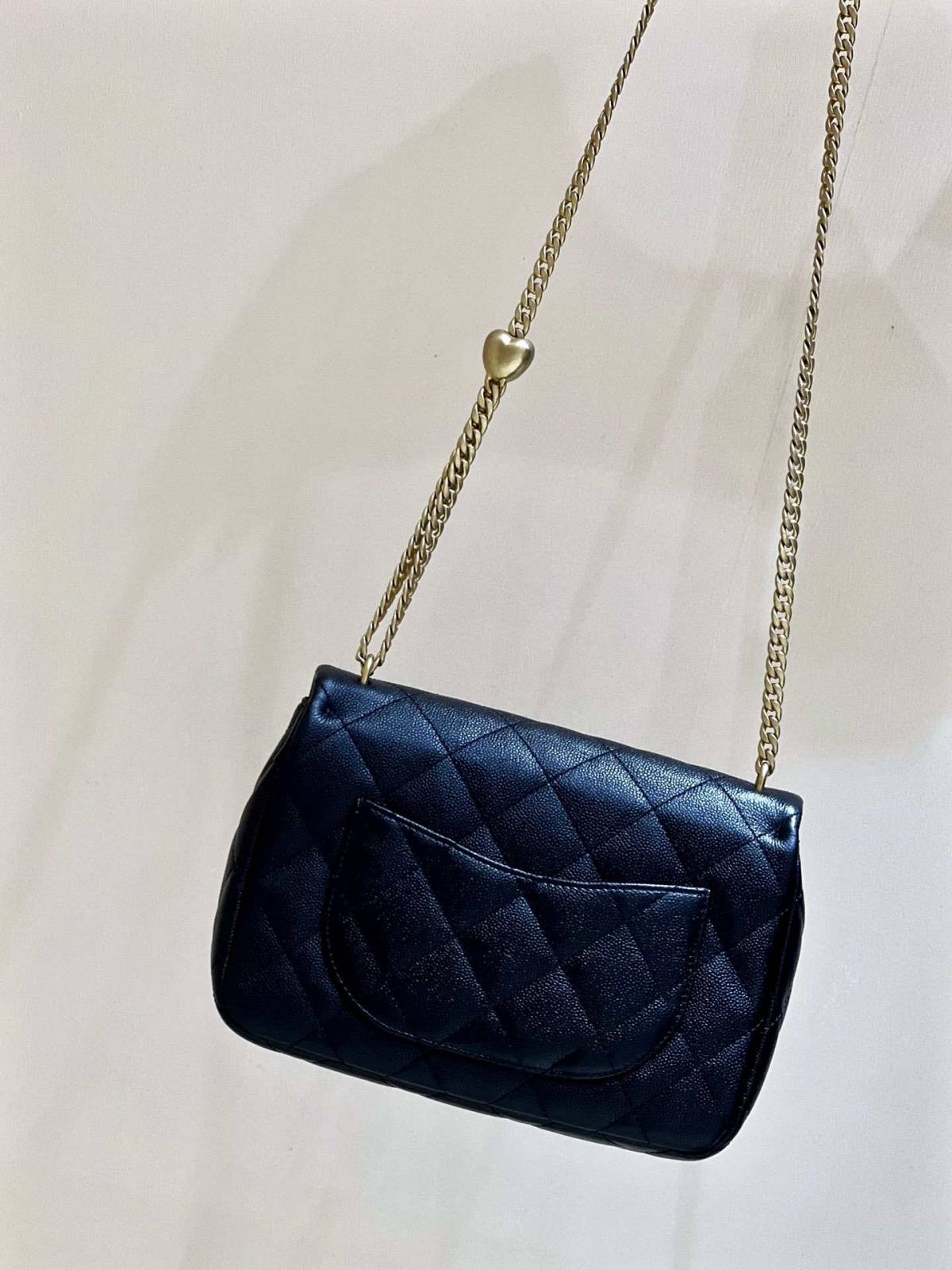 Ellebag’s Exquisite Replica: The Black Caviar Leather Chanel 23P AS3921 with Heart Clasp(2024 Dec Updated)-Best Quality Replica designer Bag factory in China