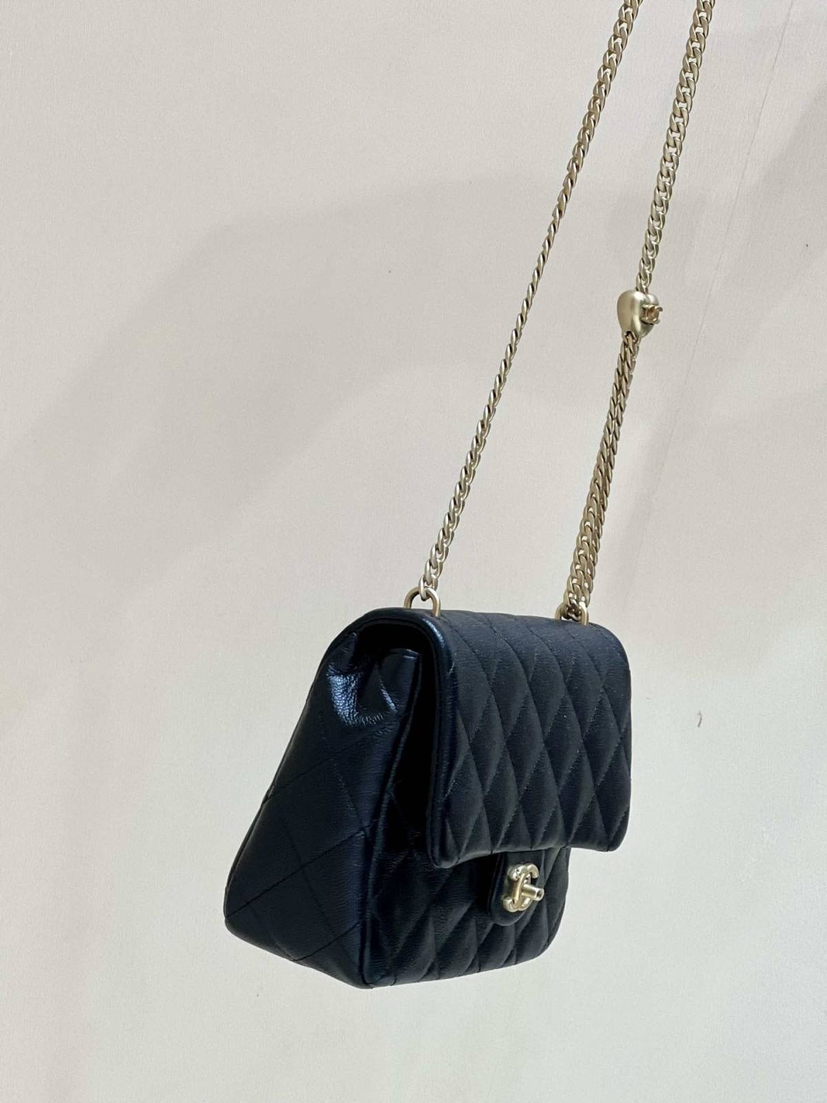 Ellebag’s Exquisite Replica: The Black Caviar Leather Chanel 23P AS3921 with Heart Clasp(2024 Dec Updated)-Best Quality Replica designer Bag factory in China