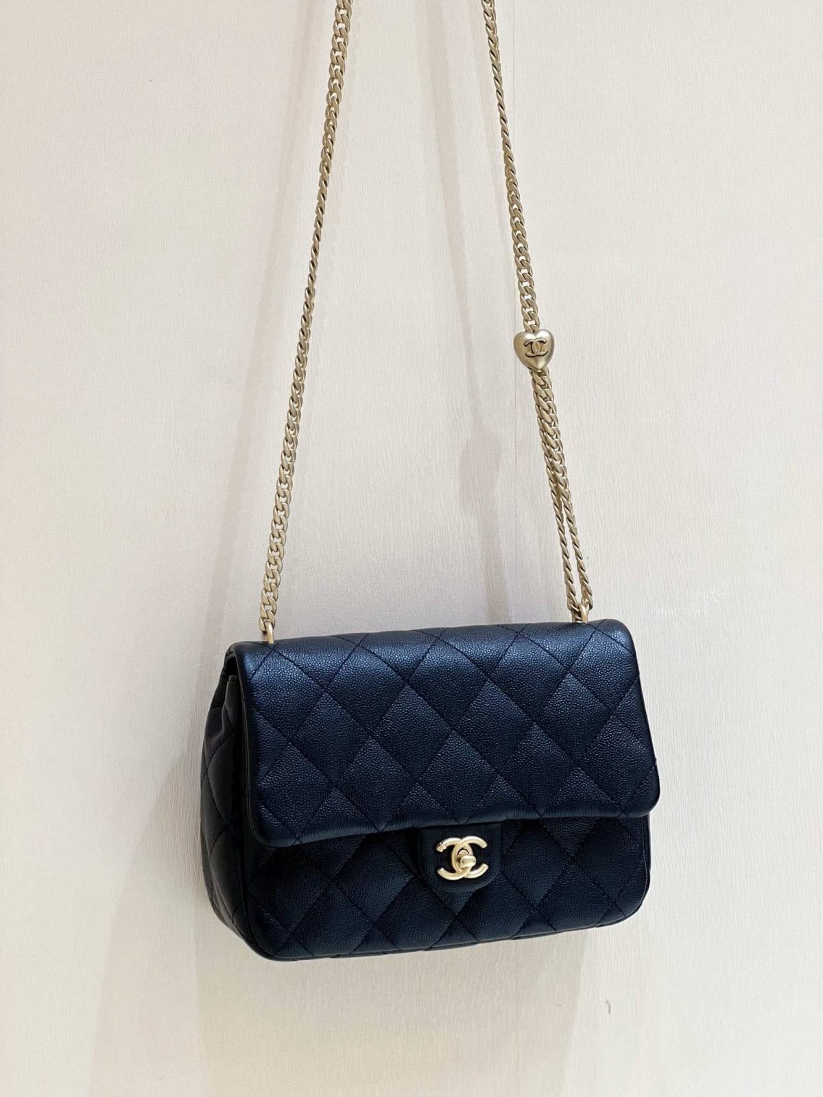 Ellebag’s Exquisite Replica: The Black Caviar Leather Chanel 23P AS3921 with Heart Clasp(2024 Dec Updated)-Best Quality Replica designer Bag factory in China