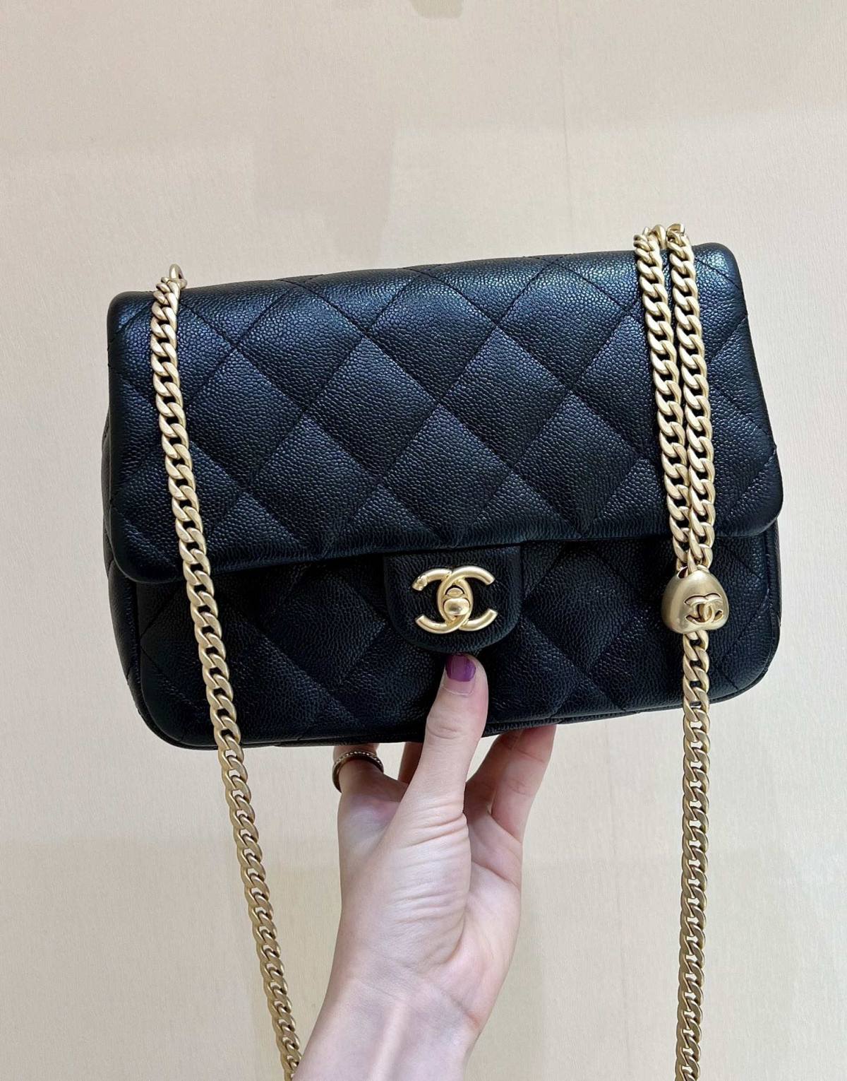 Ellebag’s Exquisite Replica: The Black Caviar Leather Chanel 23P AS3921 with Heart Clasp(2024 Dec Updated)-Best Quality Replica designer Bag factory in China