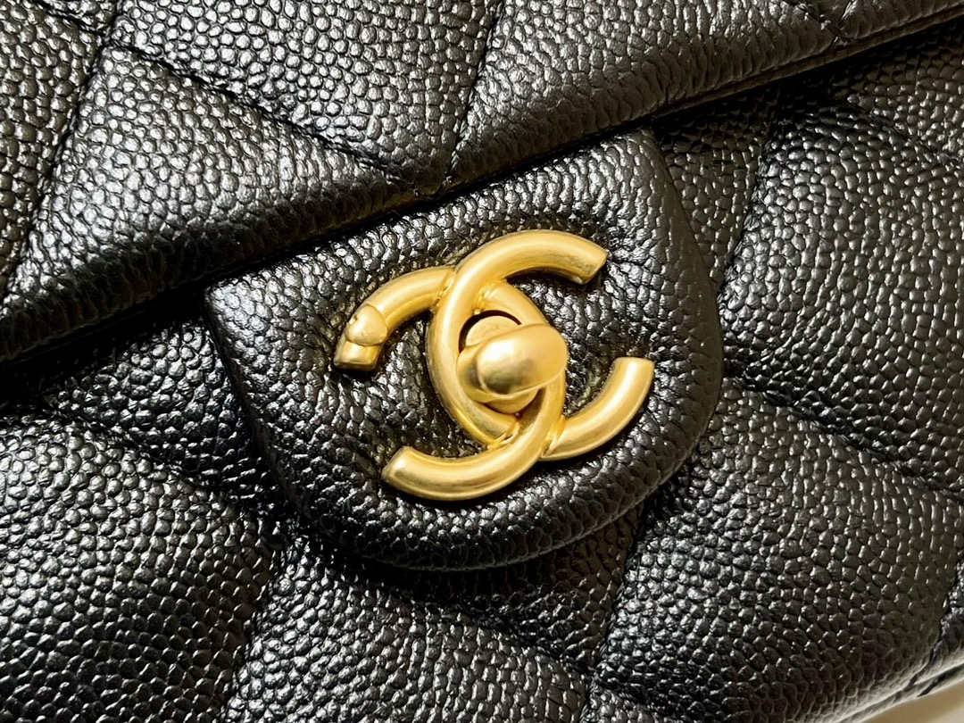 Ellebag’s Exquisite Replica: The Black Caviar Leather Chanel 23P AS3921 with Heart Clasp(2024 Dec Updated)-Best Quality Replica designer Bag factory in China