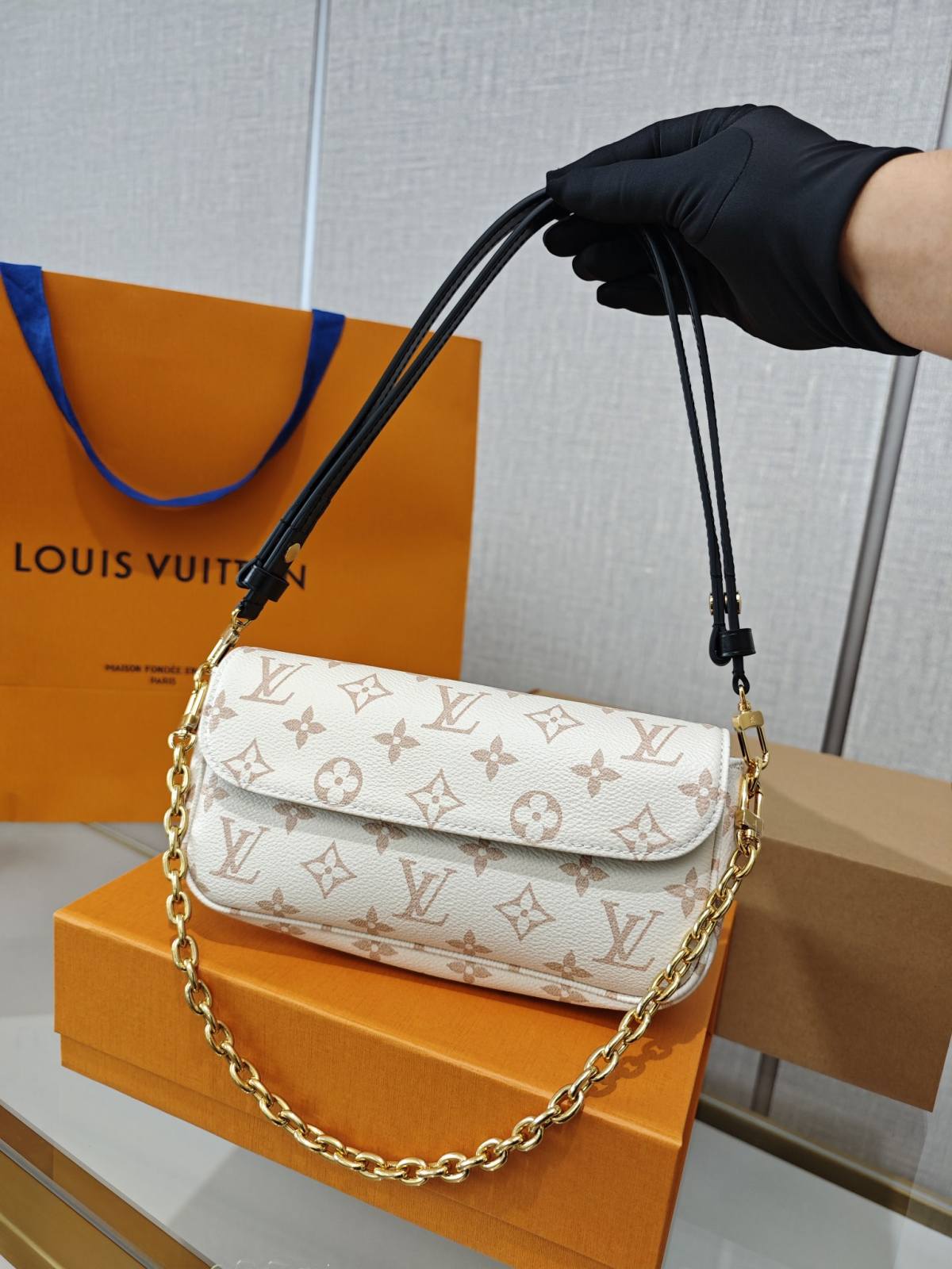 Ellebag’s 1:1 Replica of Louis Vuitton M83091 Wallet on Chain Ivy: A Masterclass in Craftsmanship and Luxury(2024 Dec Updated)-ʻOi aku ka maikaʻi o ka ʻeke Louis Vuitton ʻeke hoʻopunipuni ma ka hale kūʻai pūnaewele, ʻeke hoʻolālā kope ru