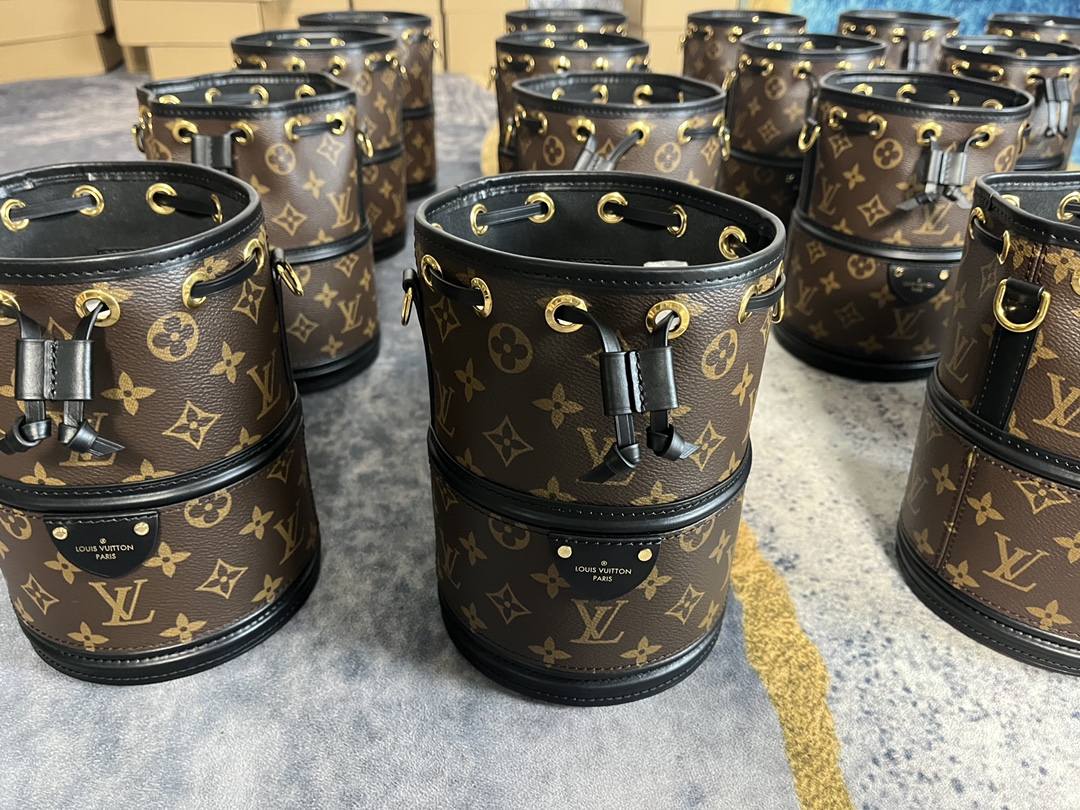 Ellebag’s 1:1 Replica of Louis Vuitton M83480 Canoé Chain Bucket Bag: A Perfect Fusion of Classic Design and Modern Craftsmanship(2024 Dec Updated)-Best Quality Fake Louis Vuitton Bag Online Store, Replica designer bag ru