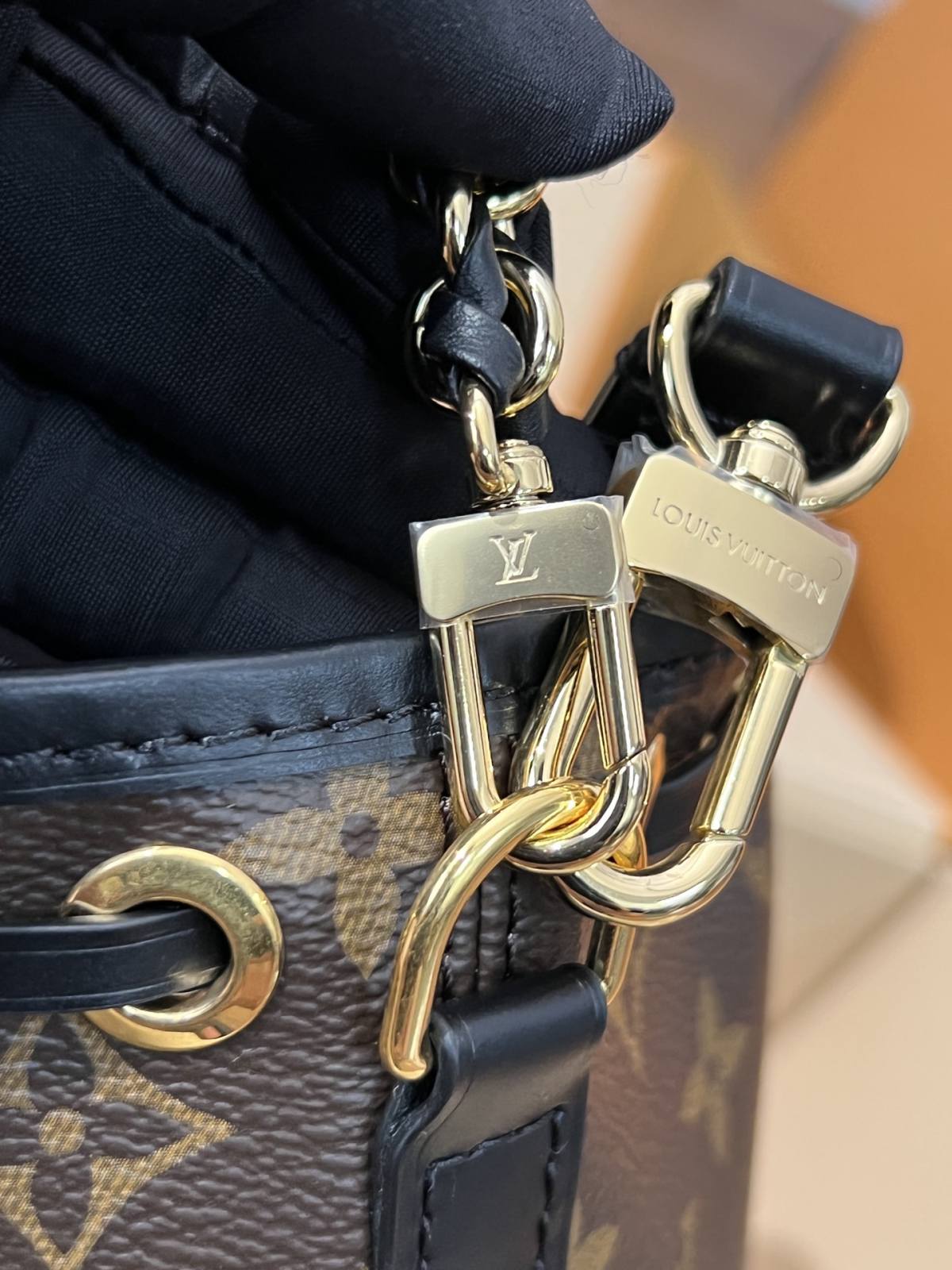 Ellebag’s 1:1 Replica of Louis Vuitton M83480 Canoé Chain Bucket Bag: A Perfect Fusion of Classic Design and Modern Craftsmanship(2024 Dec Updated)-Best Quality Fake Louis Vuitton Bag Online Store, Replica designer bag ru