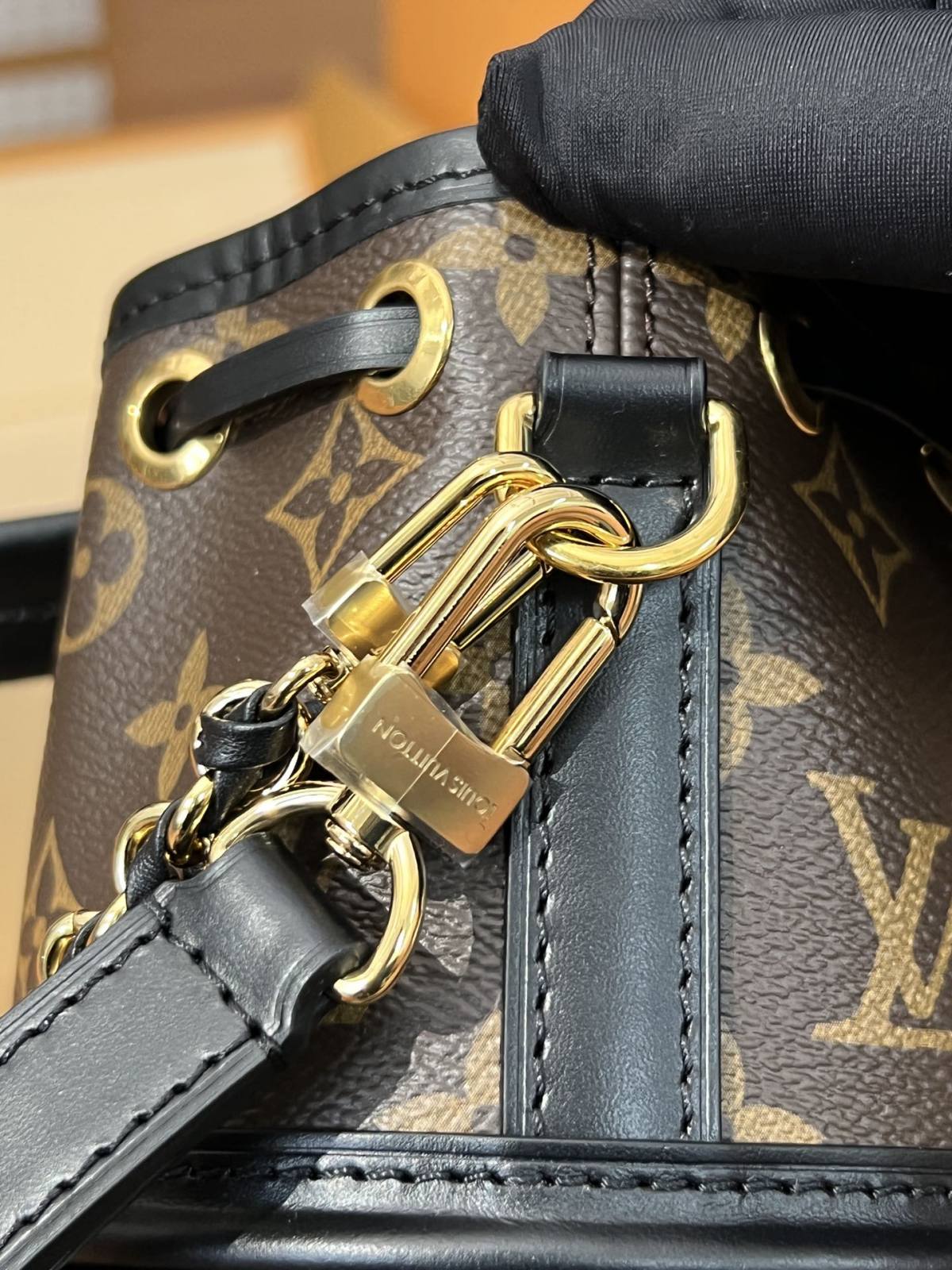 Ellebag’s 1:1 Replica of Louis Vuitton M83480 Canoé Chain Bucket Bag: A Perfect Fusion of Classic Design and Modern Craftsmanship(2024 Dec Updated)-Best Quality Fake Louis Vuitton Bag Online Store, Replica designer bag ru