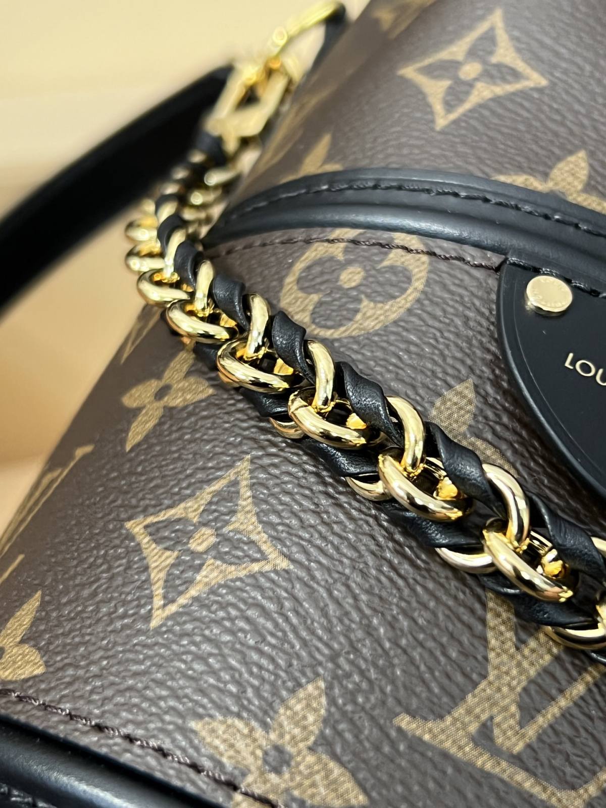 Ellebag’s 1:1 Replica of Louis Vuitton M83480 Canoé Chain Bucket Bag: A Perfect Fusion of Classic Design and Modern Craftsmanship(2024 Dec Updated)-Best Quality Fake Louis Vuitton Bag Online Store, Replica designer bag ru