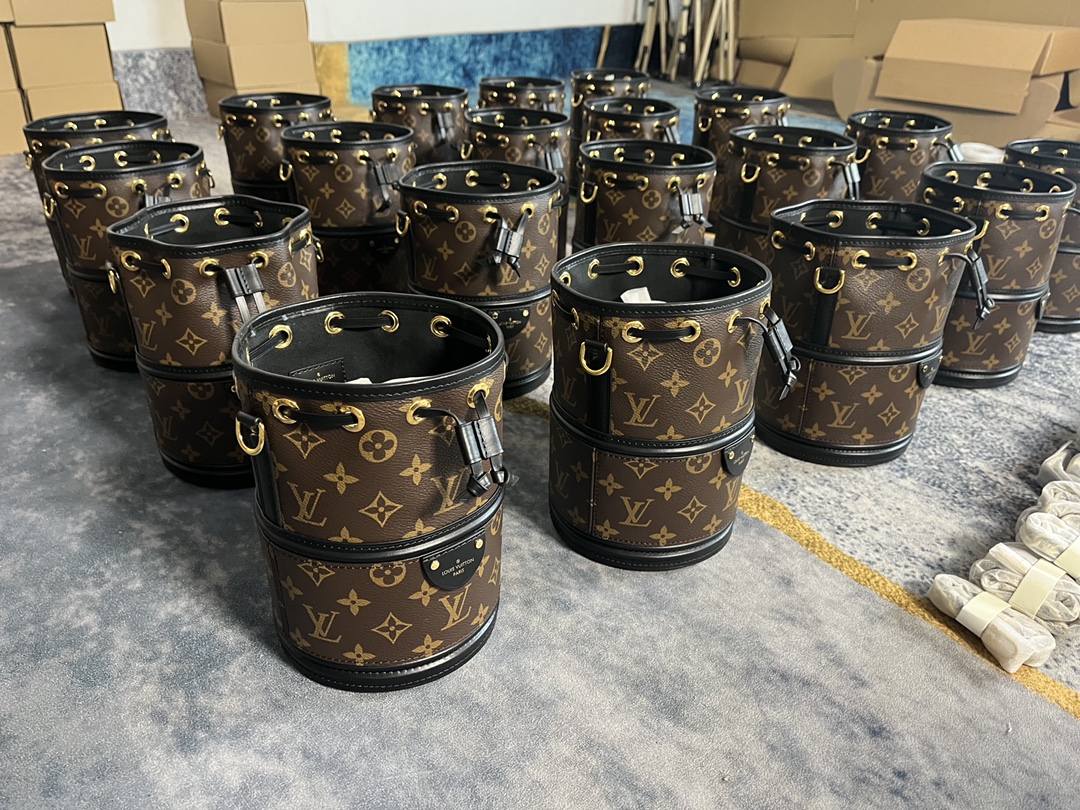 Ellebag’s 1:1 Replica of Louis Vuitton M83480 Canoé Chain Bucket Bag: A Perfect Fusion of Classic Design and Modern Craftsmanship(2024 Dec Updated)-Best Quality Fake Louis Vuitton Bag Online Store, Replica designer bag ru