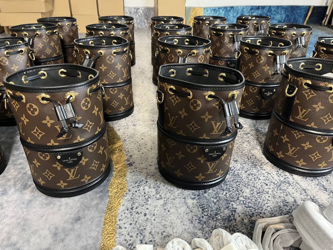 Ellebag’s 1:1 Replica of Louis Vuitton M83480 Canoé Chain Bucket Bag: A Perfect Fusion of Classic Design and Modern Craftsmanship(2024 Dec Updated)-Best Quality Fake Louis Vuitton Bag Online Store, Replica designer bag ru