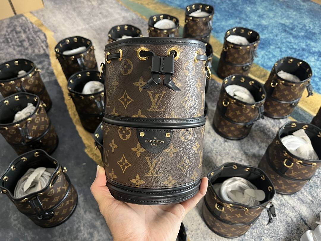 Ellebag’s 1:1 Replica of Louis Vuitton M83480 Canoé Chain Bucket Bag: A Perfect Fusion of Classic Design and Modern Craftsmanship(2024 Dec Updated)-Best Quality Fake Louis Vuitton Bag Online Store, Replica designer bag ru