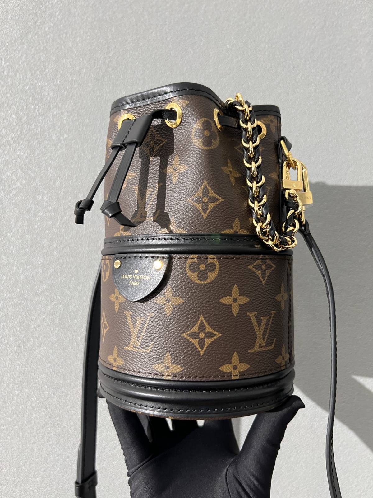 Ellebag’s 1:1 Replica of Louis Vuitton M83480 Canoé Chain Bucket Bag: A Perfect Fusion of Classic Design and Modern Craftsmanship(2024 Dec Updated)-Best Quality Fake Louis Vuitton Bag Online Store, Replica designer bag ru