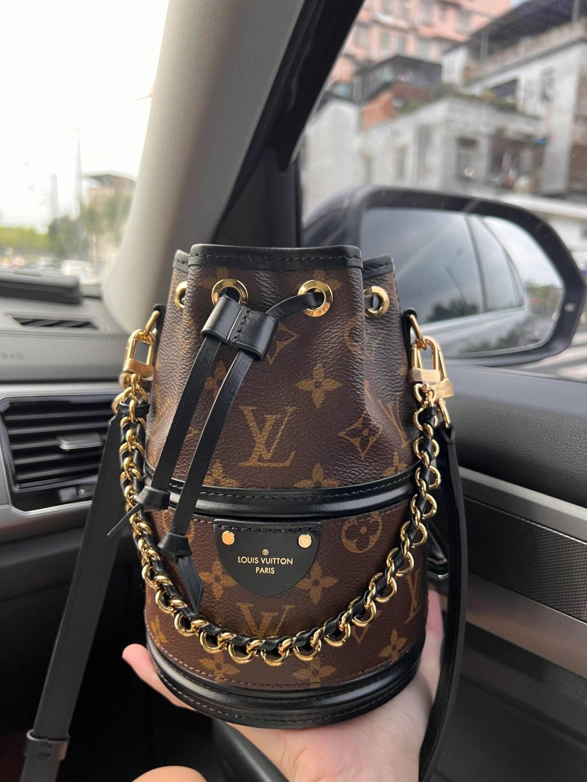 Ellebag’s 1:1 Replica of Louis Vuitton M83480 Canoé Chain Bucket Bag: A Perfect Fusion of Classic Design and Modern Craftsmanship(2024 Dec Updated)-Best Quality Fake Louis Vuitton Bag Online Store, Replica designer bag ru