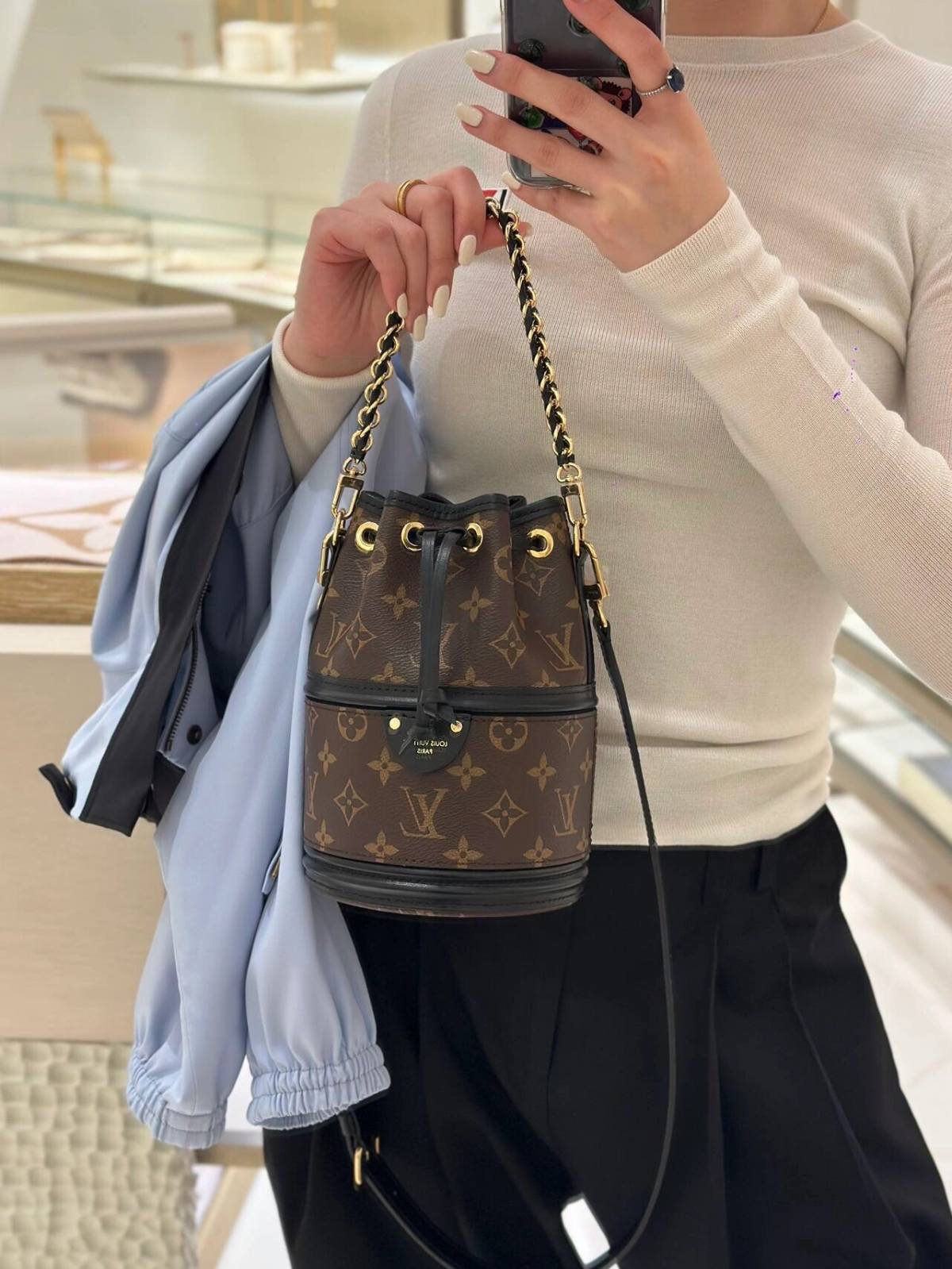 Ellebag’s 1:1 Replica of Louis Vuitton M83480 Canoé Chain Bucket Bag: A Perfect Fusion of Classic Design and Modern Craftsmanship(2024 Dec Updated)-Best Quality Fake Louis Vuitton Bag Online Store, Replica designer bag ru