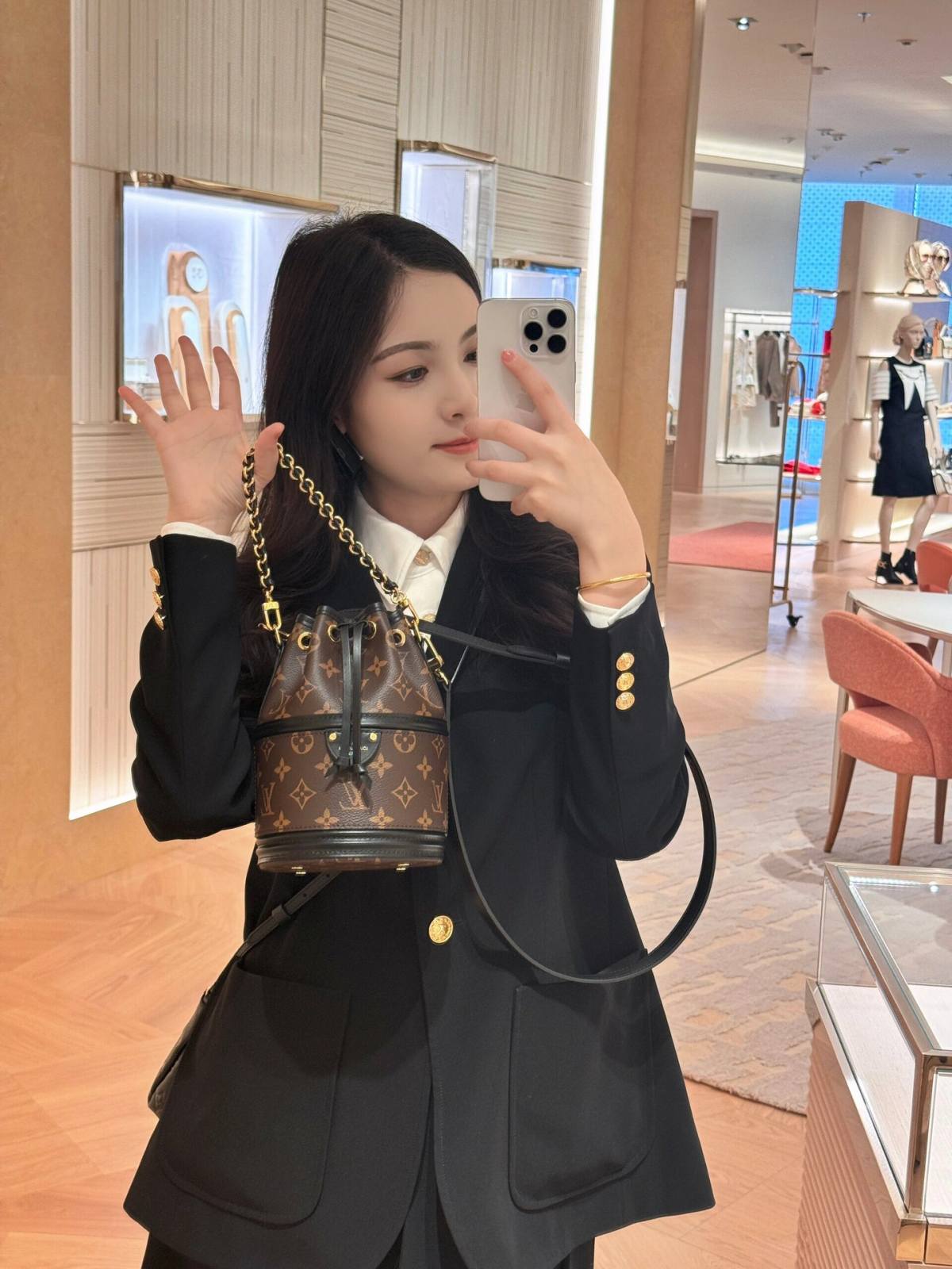 Ellebag’s 1:1 Replica of Louis Vuitton M83480 Canoé Chain Bucket Bag: A Perfect Fusion of Classic Design and Modern Craftsmanship(2024 Dec Updated)-Best Quality Fake Louis Vuitton Bag Online Store, Replica designer bag ru