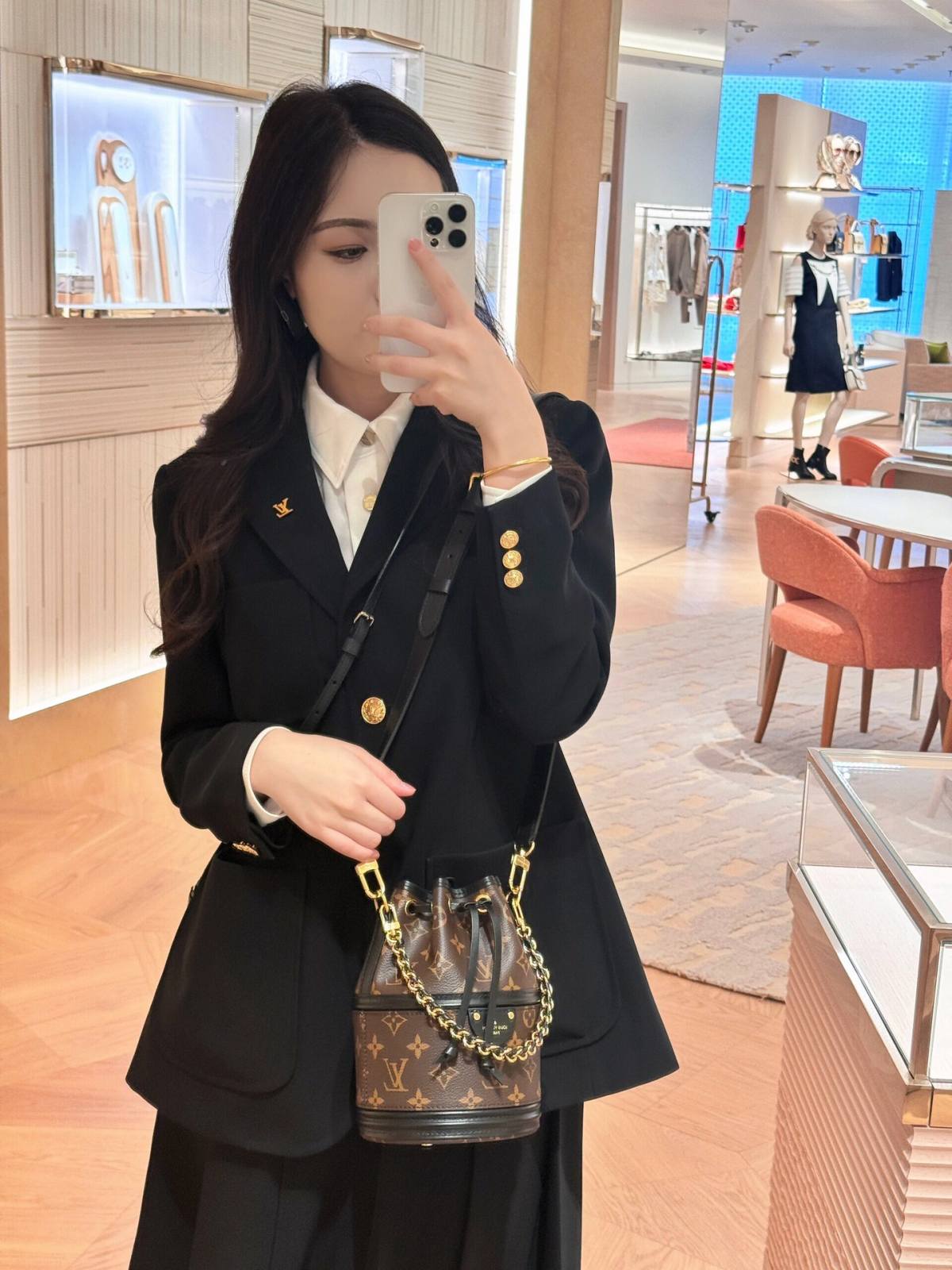 Ellebag’s 1:1 Replica of Louis Vuitton M83480 Canoé Chain Bucket Bag: A Perfect Fusion of Classic Design and Modern Craftsmanship(2024 Dec Updated)-Best Quality Fake Louis Vuitton Bag Online Store, Replica designer bag ru