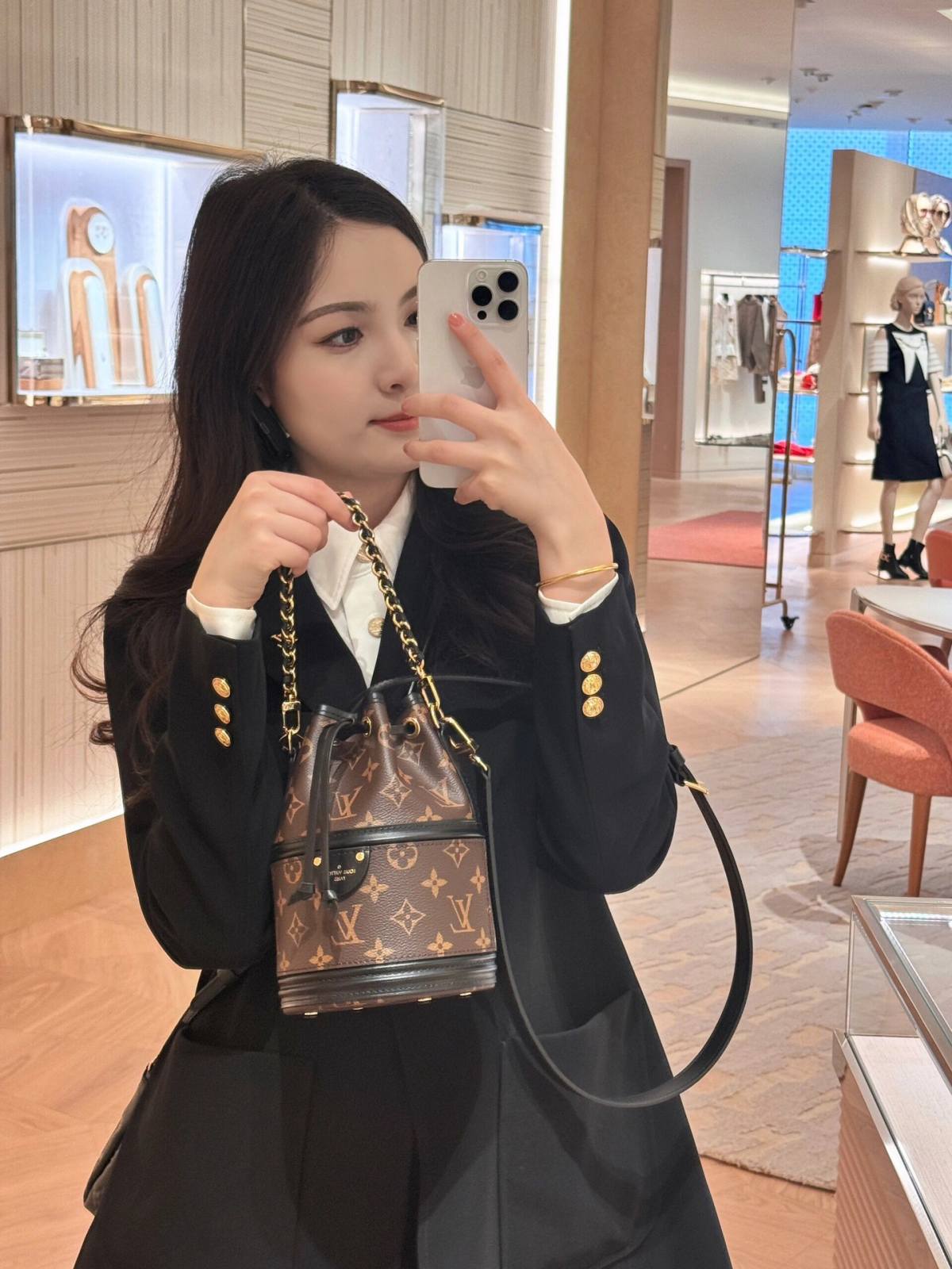 Ellebag’s 1:1 Replica of Louis Vuitton M83480 Canoé Chain Bucket Bag: A Perfect Fusion of Classic Design and Modern Craftsmanship(2024 Dec Updated)-Best Quality Fake Louis Vuitton Bag Online Store, Replica designer bag ru