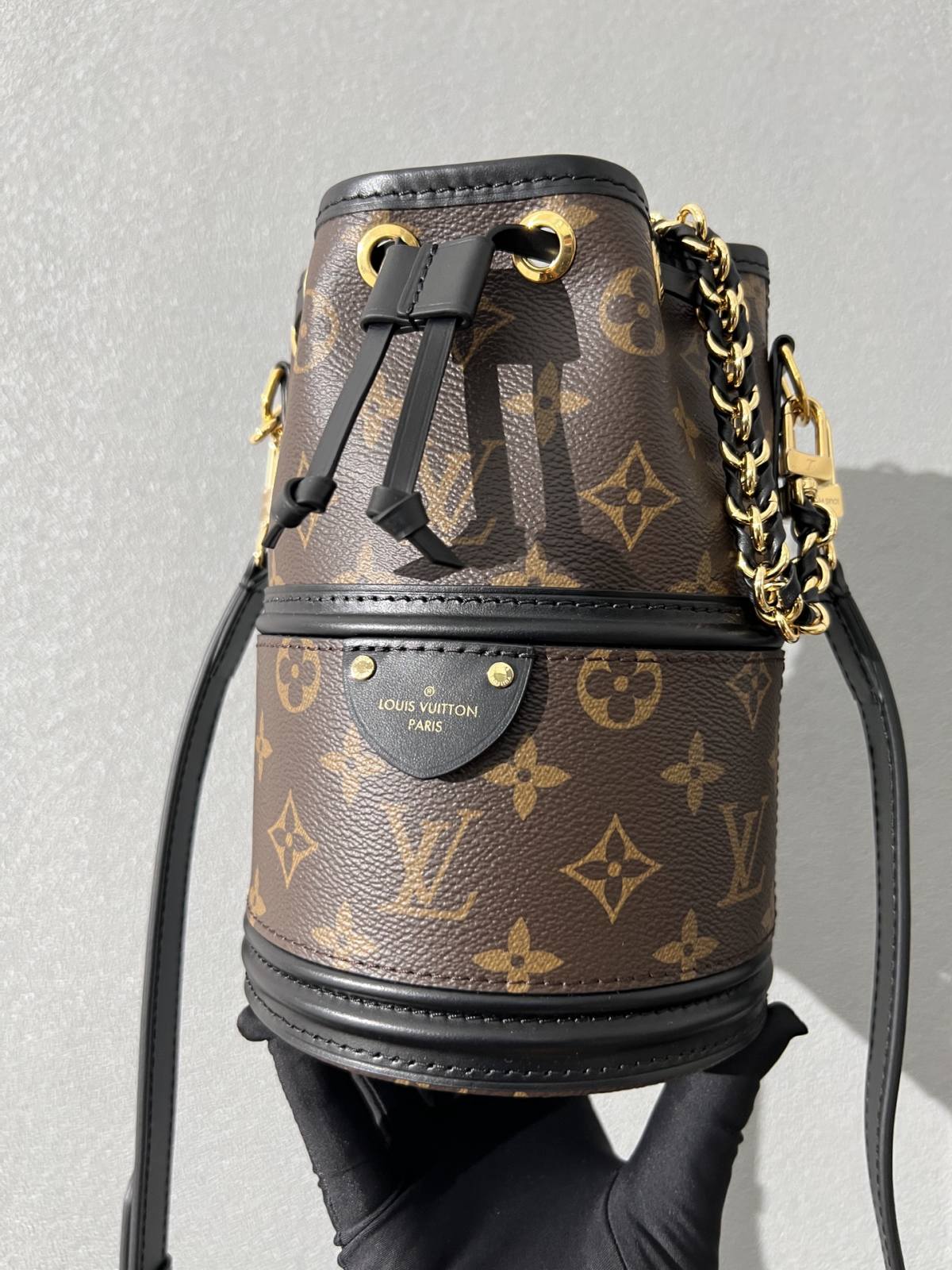 Ellebag’s 1:1 Replica of Louis Vuitton M83480 Canoé Chain Bucket Bag: A Perfect Fusion of Classic Design and Modern Craftsmanship(2024 Dec Updated)-Best Quality Fake Louis Vuitton Bag Online Store, Replica designer bag ru