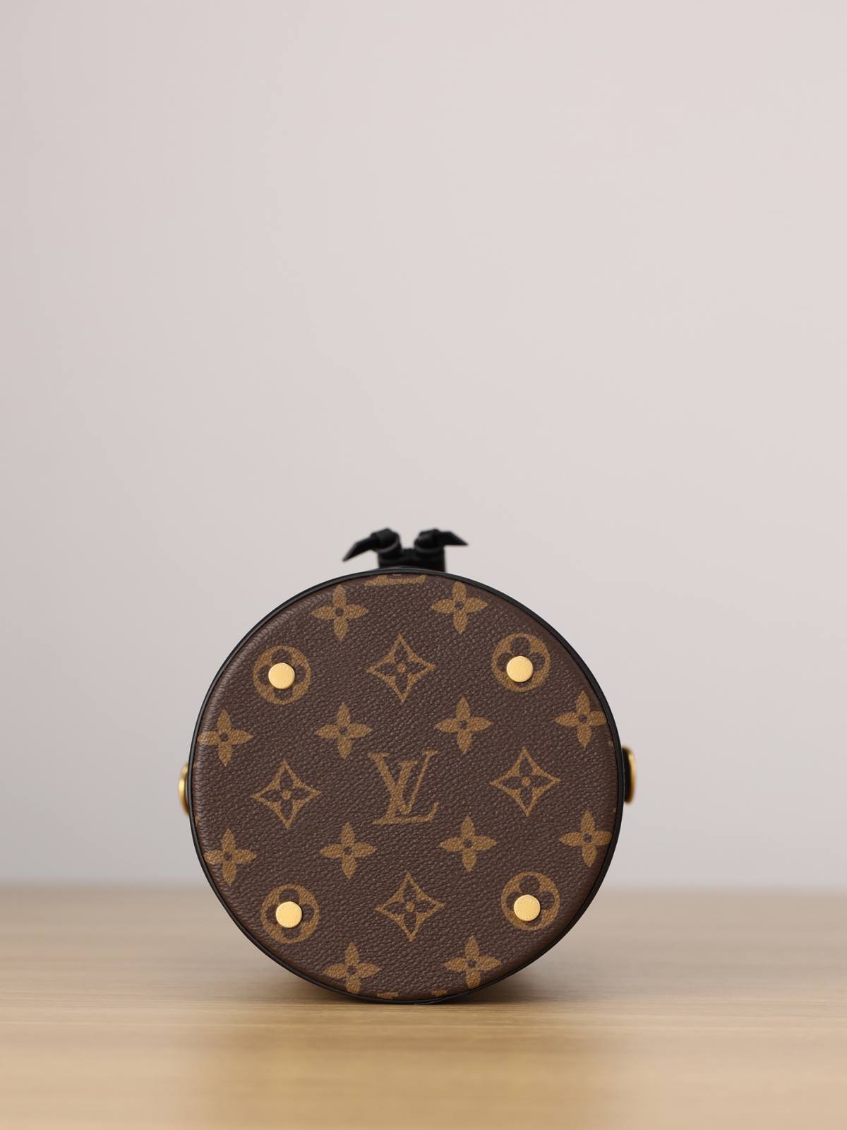 Ellebag’s 1:1 Replica of Louis Vuitton M83480 Canoé Chain Bucket Bag: A Perfect Fusion of Classic Design and Modern Craftsmanship(2024 Dec Updated)-Best Quality Fake Louis Vuitton Bag Online Store, Replica designer bag ru