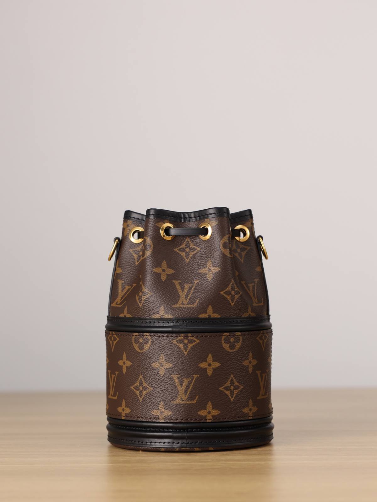 Ellebag’s 1:1 Replica of Louis Vuitton M83480 Canoé Chain Bucket Bag: A Perfect Fusion of Classic Design and Modern Craftsmanship(2024 Dec Updated)-Best Quality Fake Louis Vuitton Bag Online Store, Replica designer bag ru