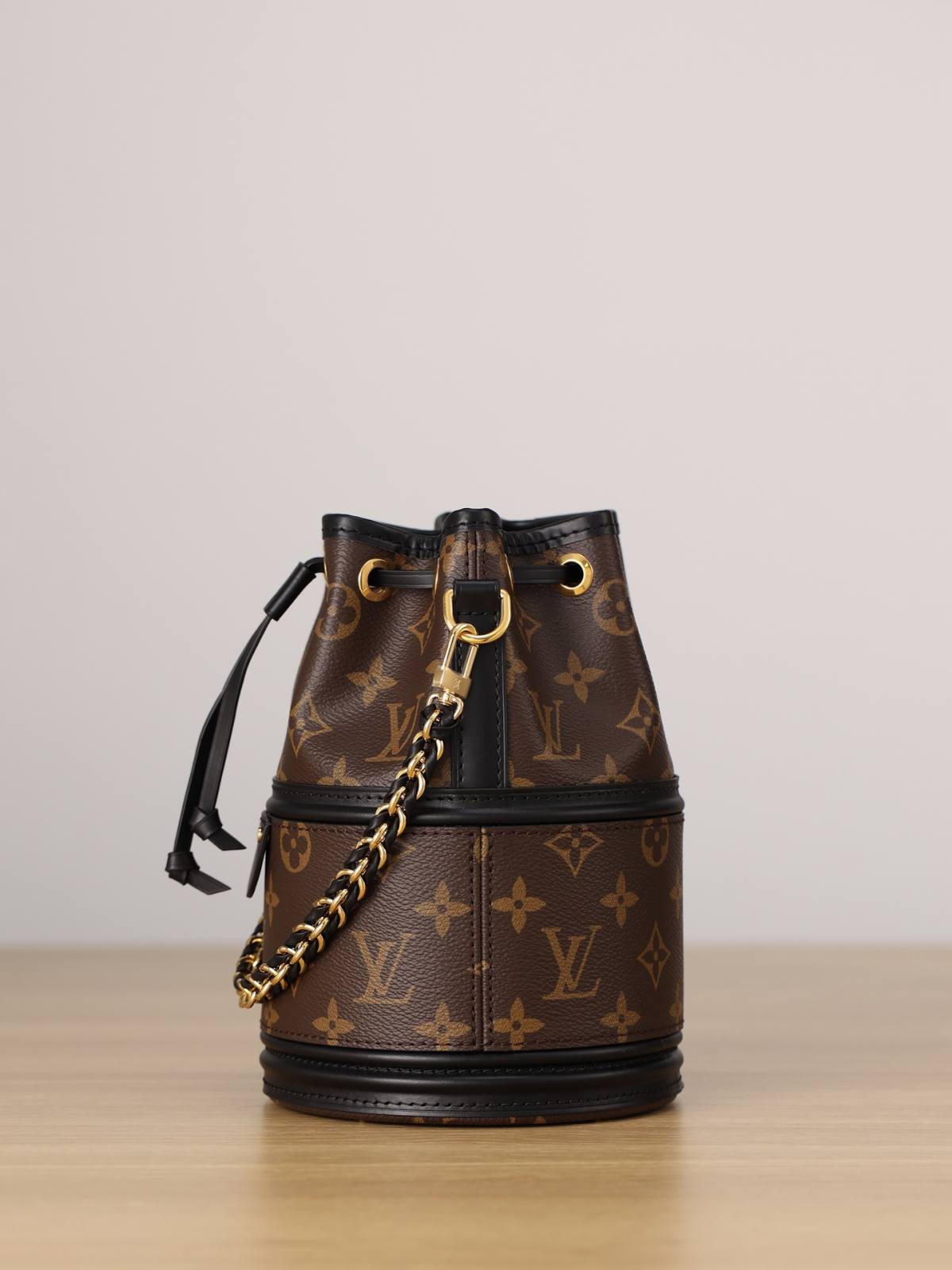 Ellebag’s 1:1 Replica of Louis Vuitton M83480 Canoé Chain Bucket Bag: A Perfect Fusion of Classic Design and Modern Craftsmanship(2024 Dec Updated)-Best Quality Fake Louis Vuitton Bag Online Store, Replica designer bag ru