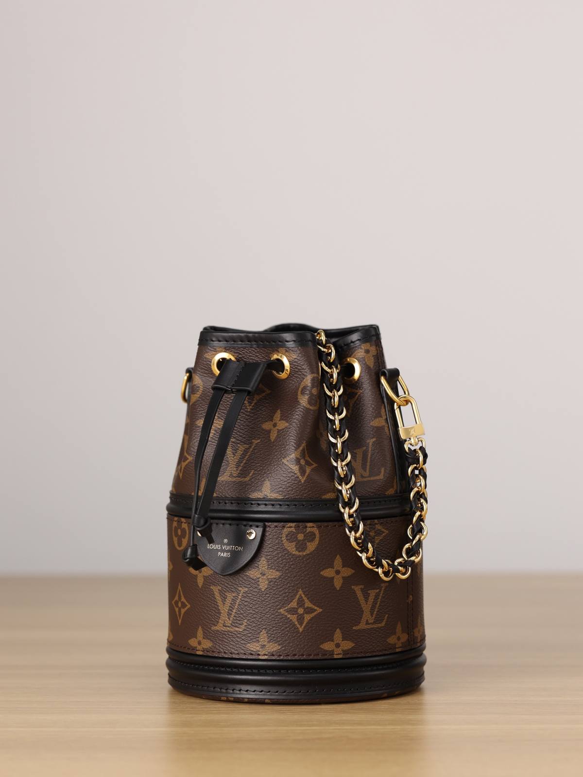 Ellebag’s 1:1 Replica of Louis Vuitton M83480 Canoé Chain Bucket Bag: A Perfect Fusion of Classic Design and Modern Craftsmanship(2024 Dec Updated)-Best Quality Fake Louis Vuitton Bag Online Store, Replica designer bag ru