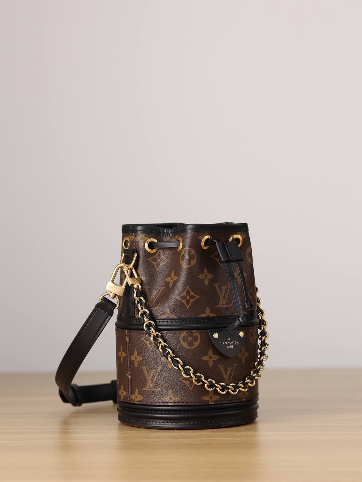 Ellebag’s 1:1 Replica of Louis Vuitton M83480 Canoé Chain Bucket Bag: A Perfect Fusion of Classic Design and Modern Craftsmanship(2024 Dec Updated)-Best Quality Fake Louis Vuitton Bag Online Store, Replica designer bag ru