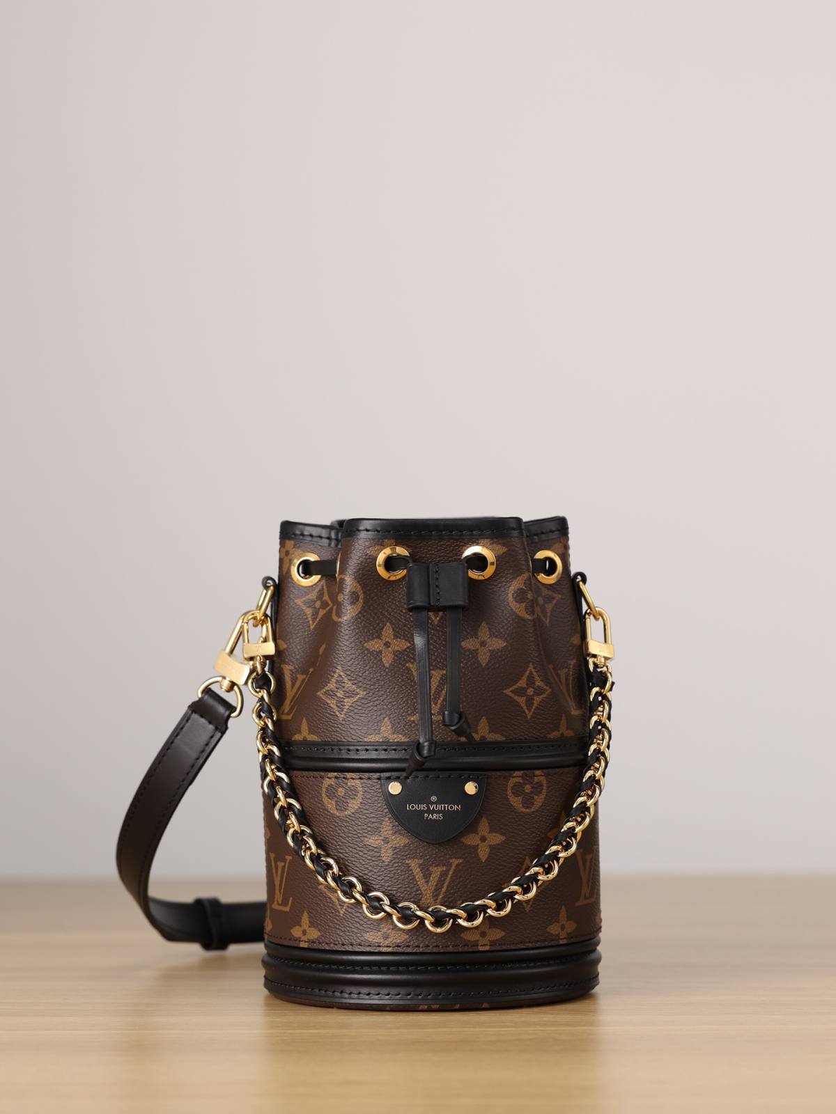 Ellebag’s 1:1 Replica of Louis Vuitton M83480 Canoé Chain Bucket Bag: A Perfect Fusion of Classic Design and Modern Craftsmanship(2024 Dec Updated)-Best Quality Fake Louis Vuitton Bag Online Store, Replica designer bag ru