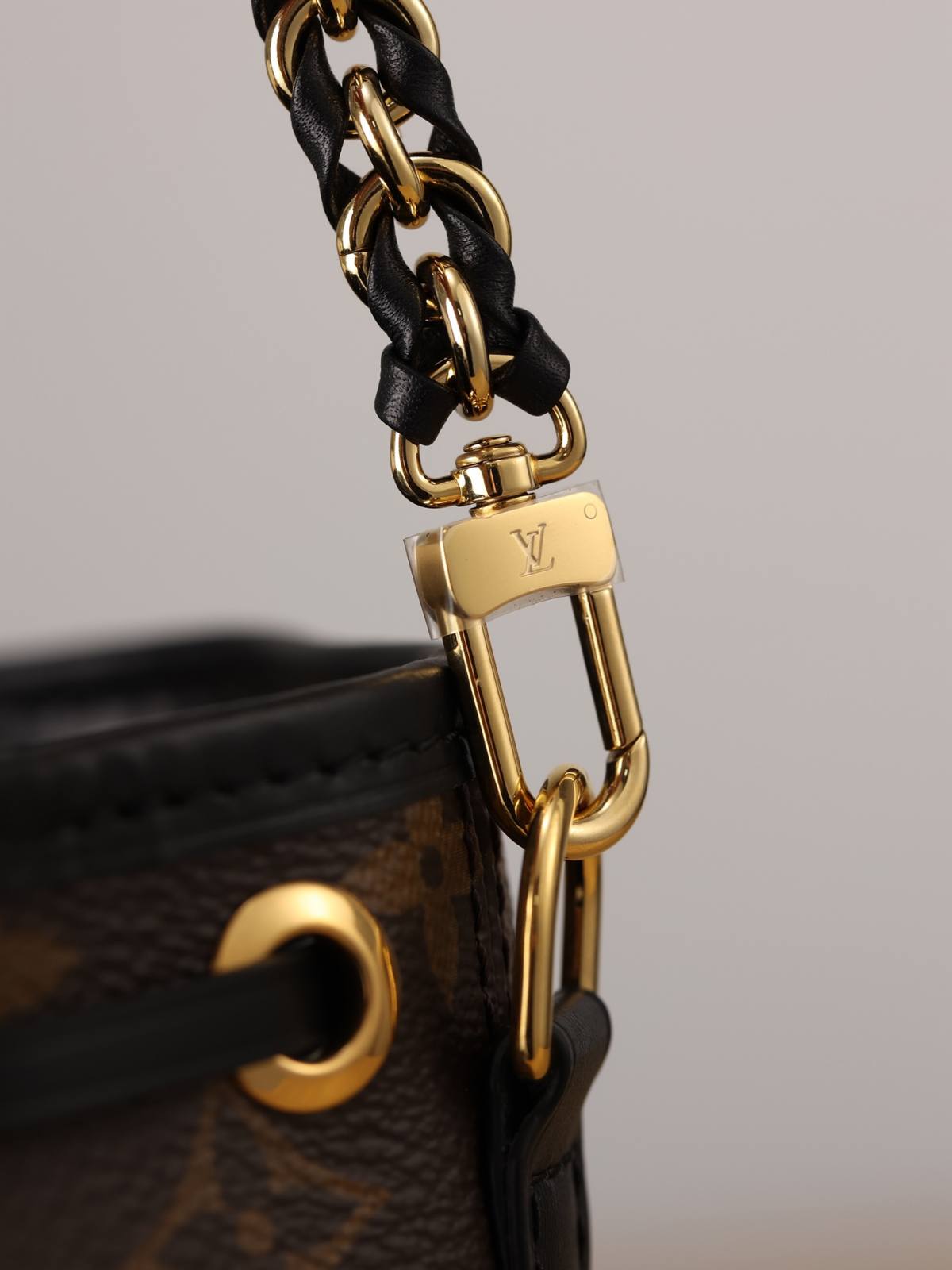 Ellebag’s 1:1 Replica of Louis Vuitton M83480 Canoé Chain Bucket Bag: A Perfect Fusion of Classic Design and Modern Craftsmanship(2024 Dec Updated)-Best Quality Fake Louis Vuitton Bag Online Store, Replica designer bag ru