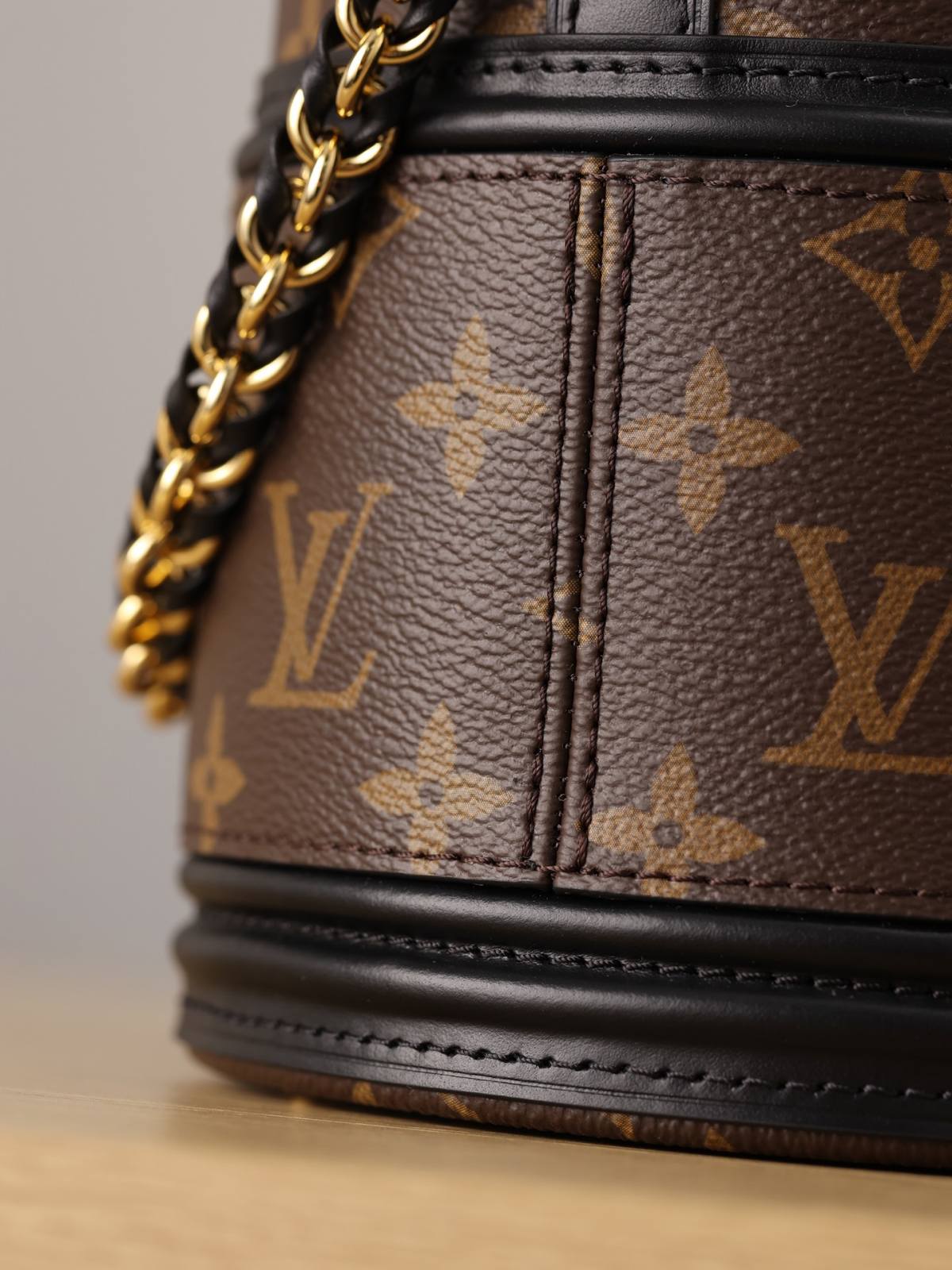 Ellebag’s 1:1 Replica of Louis Vuitton M83480 Canoé Chain Bucket Bag: A Perfect Fusion of Classic Design and Modern Craftsmanship(2024 Dec Updated)-Best Quality Fake Louis Vuitton Bag Online Store, Replica designer bag ru