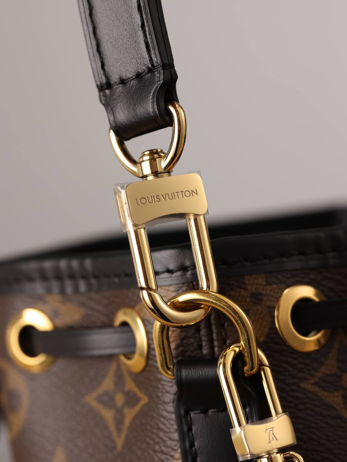 Ellebag’s 1:1 Replica of Louis Vuitton M83480 Canoé Chain Bucket Bag: A Perfect Fusion of Classic Design and Modern Craftsmanship(2024 Dec Updated)-Best Quality Fake Louis Vuitton Bag Online Store, Replica designer bag ru