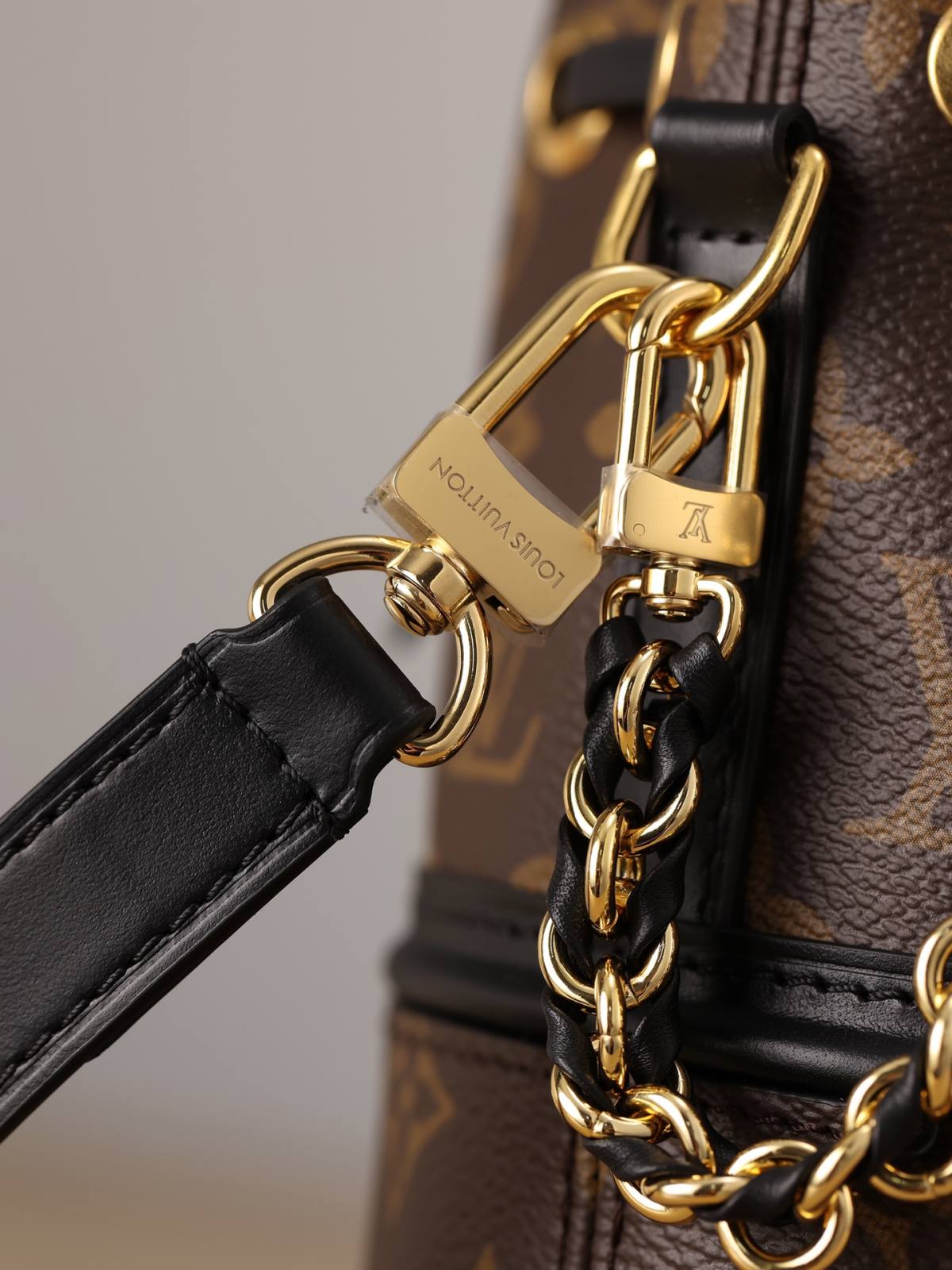 Ellebag’s 1:1 Replica of Louis Vuitton M83480 Canoé Chain Bucket Bag: A Perfect Fusion of Classic Design and Modern Craftsmanship(2024 Dec Updated)-Best Quality Fake Louis Vuitton Bag Online Store, Replica designer bag ru