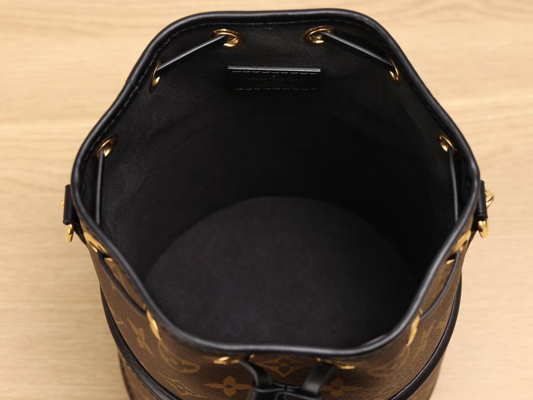 Ellebag’s 1:1 Replica of Louis Vuitton M83480 Canoé Chain Bucket Bag: A Perfect Fusion of Classic Design and Modern Craftsmanship(2024 Dec Updated)-Best Quality Fake Louis Vuitton Bag Online Store, Replica designer bag ru