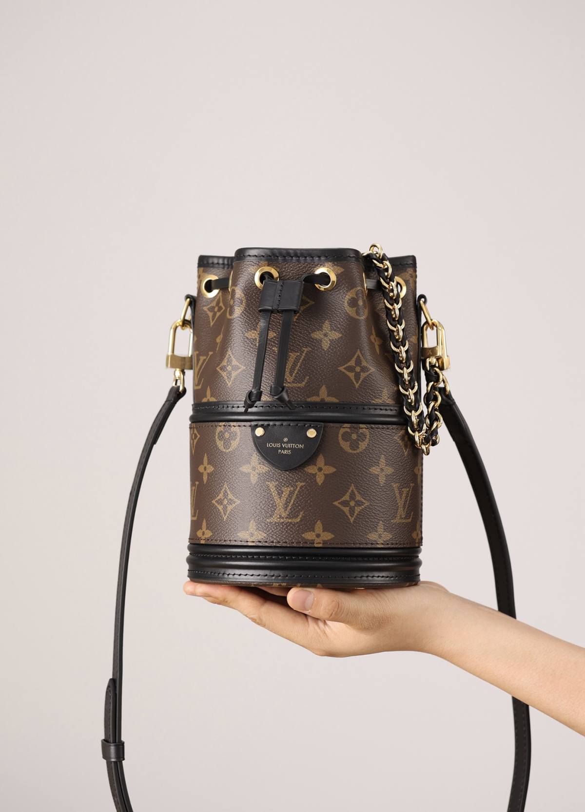 Ellebag’s 1:1 Replica of Louis Vuitton M83480 Canoé Chain Bucket Bag: A Perfect Fusion of Classic Design and Modern Craftsmanship(2024 Dec Updated)-Best Quality Fake Louis Vuitton Bag Online Store, Replica designer bag ru