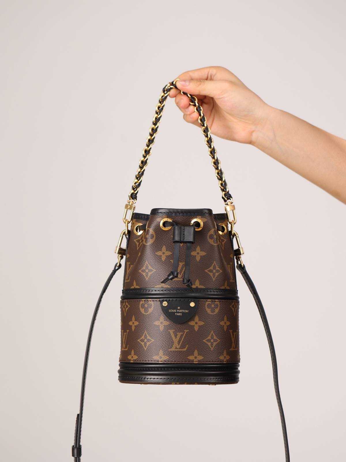 Ellebag’s 1:1 Replica of Louis Vuitton M83480 Canoé Chain Bucket Bag: A Perfect Fusion of Classic Design and Modern Craftsmanship(2024 Dec Updated)-Best Quality Fake Louis Vuitton Bag Online Store, Replica designer bag ru